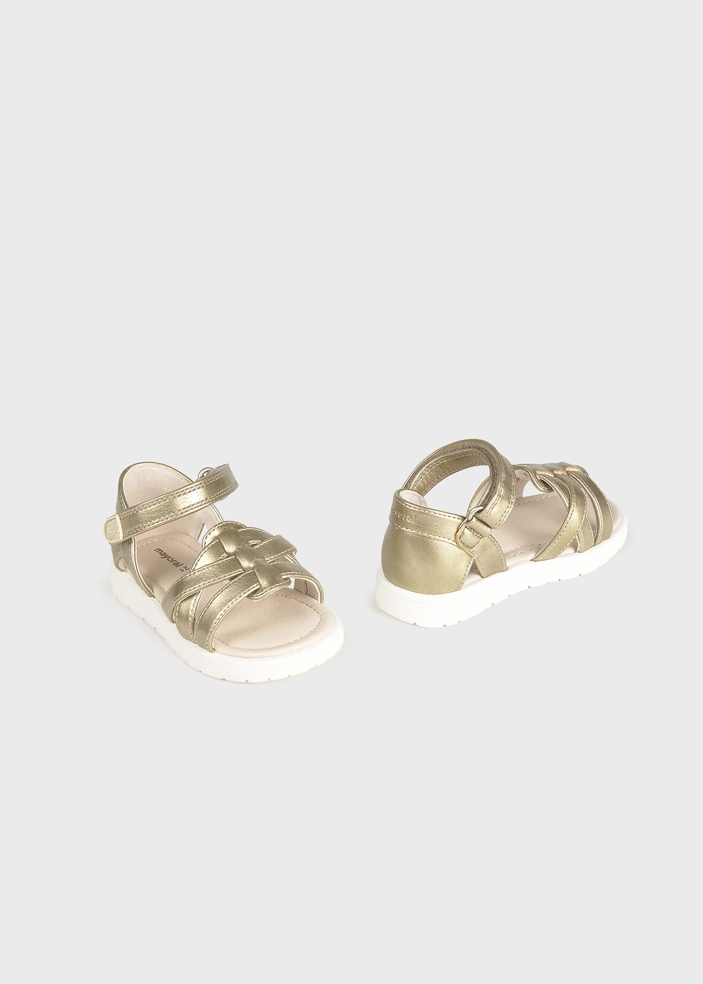 Baby sandals with serrated sole