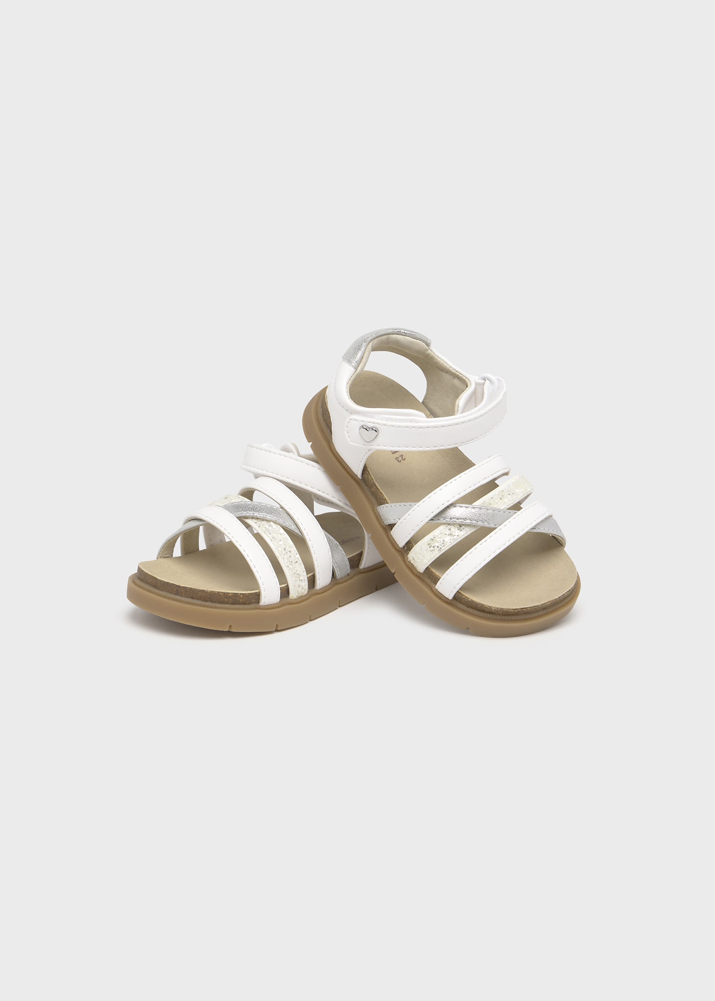 Baby sandals with serrated sole