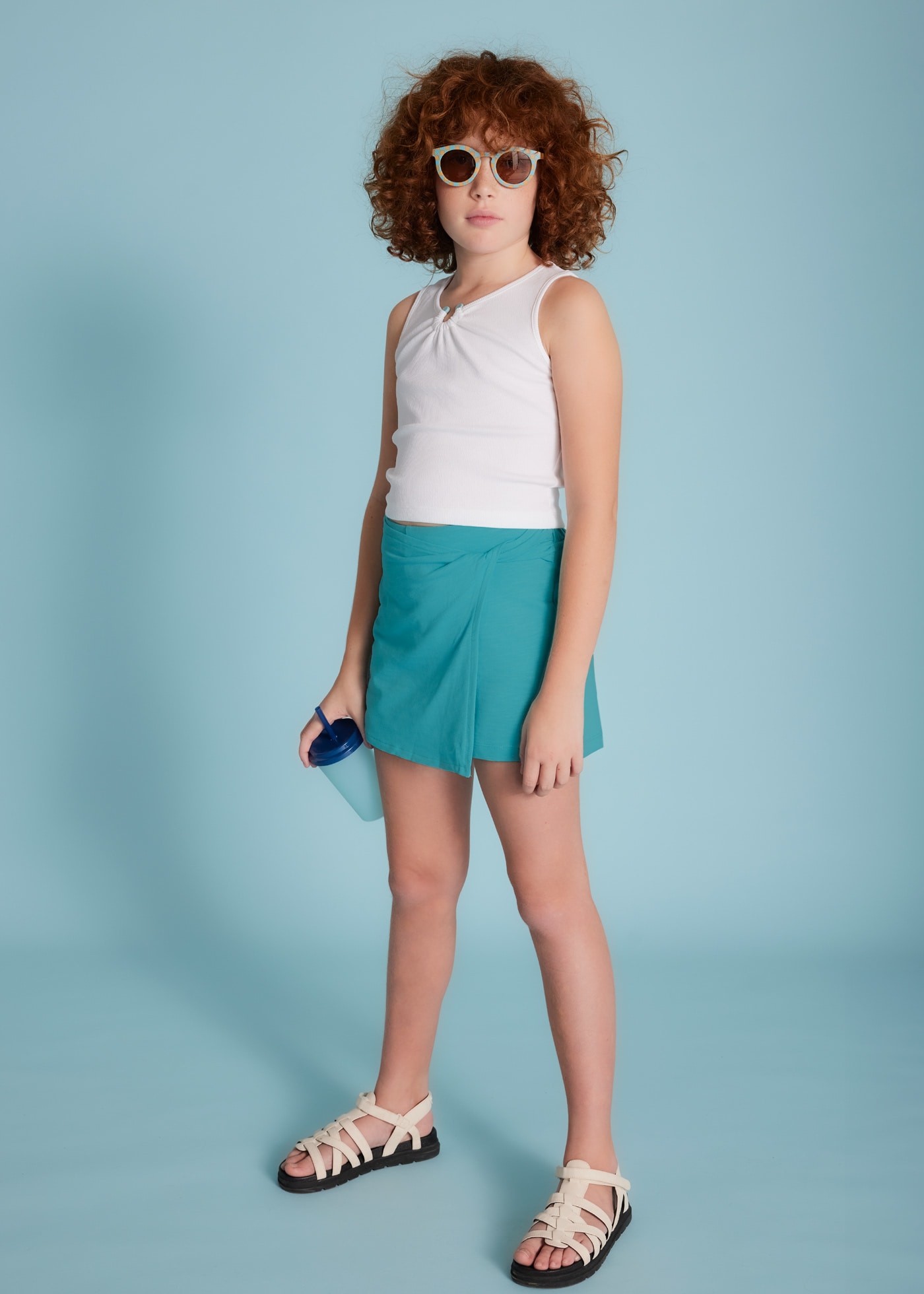 Conjunto falda pantalón y playera canalé chica