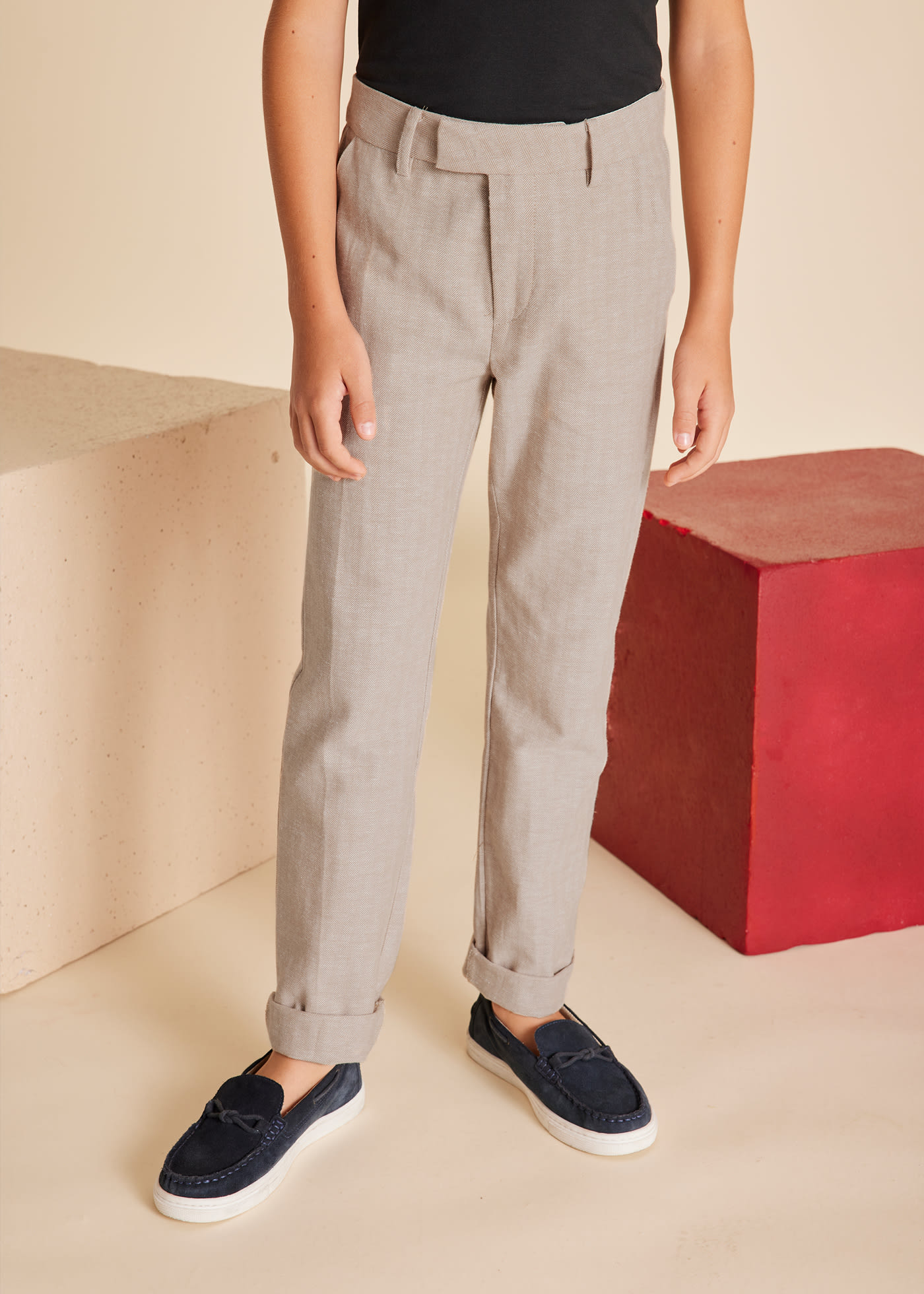 Pantaloni eleganti cu in baiat