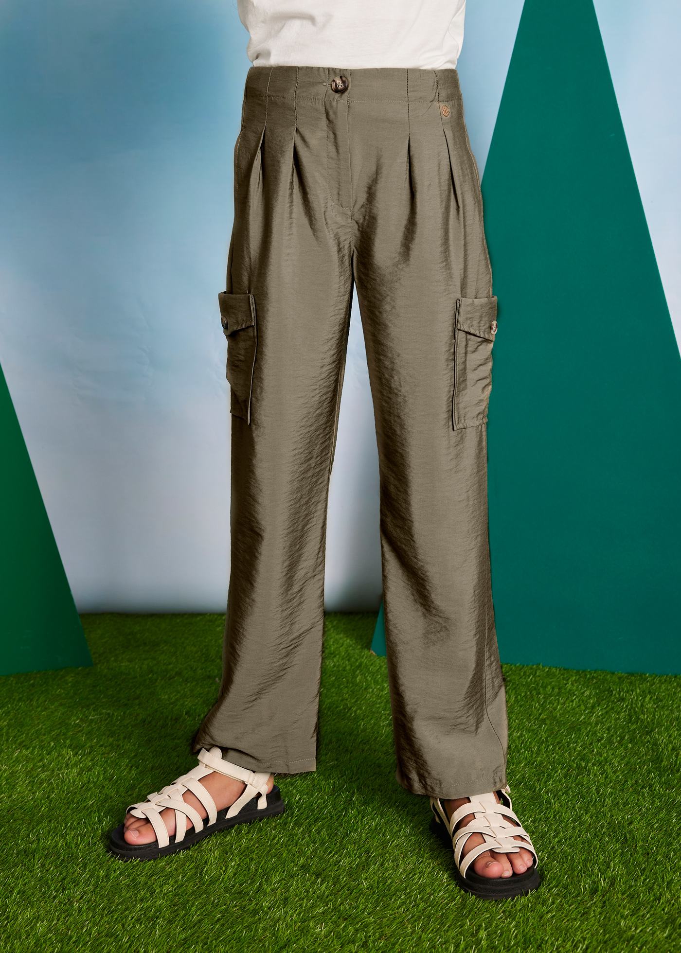 Girl flowy cargo trousers