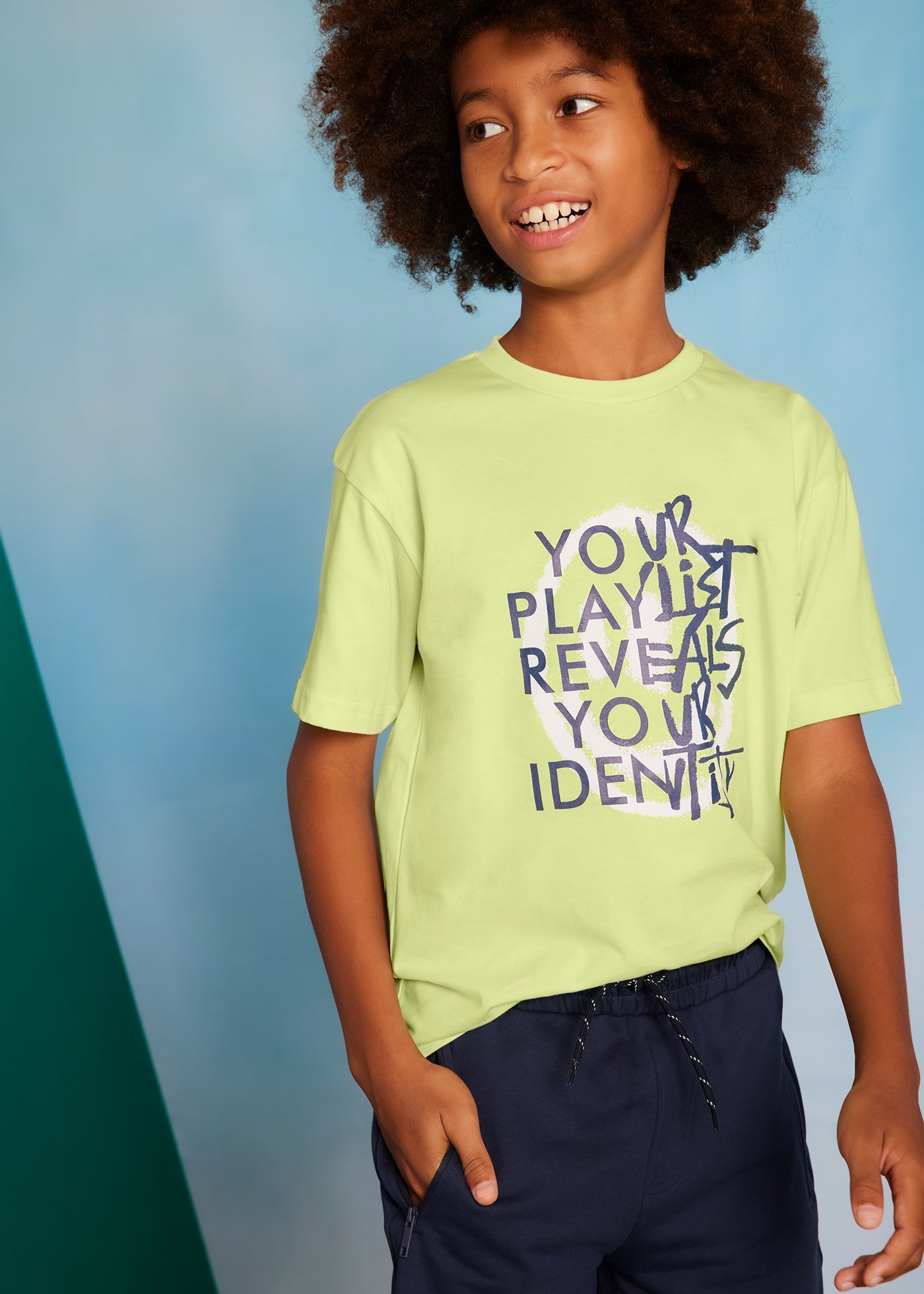 Set bermude si tricou mesaj baiat