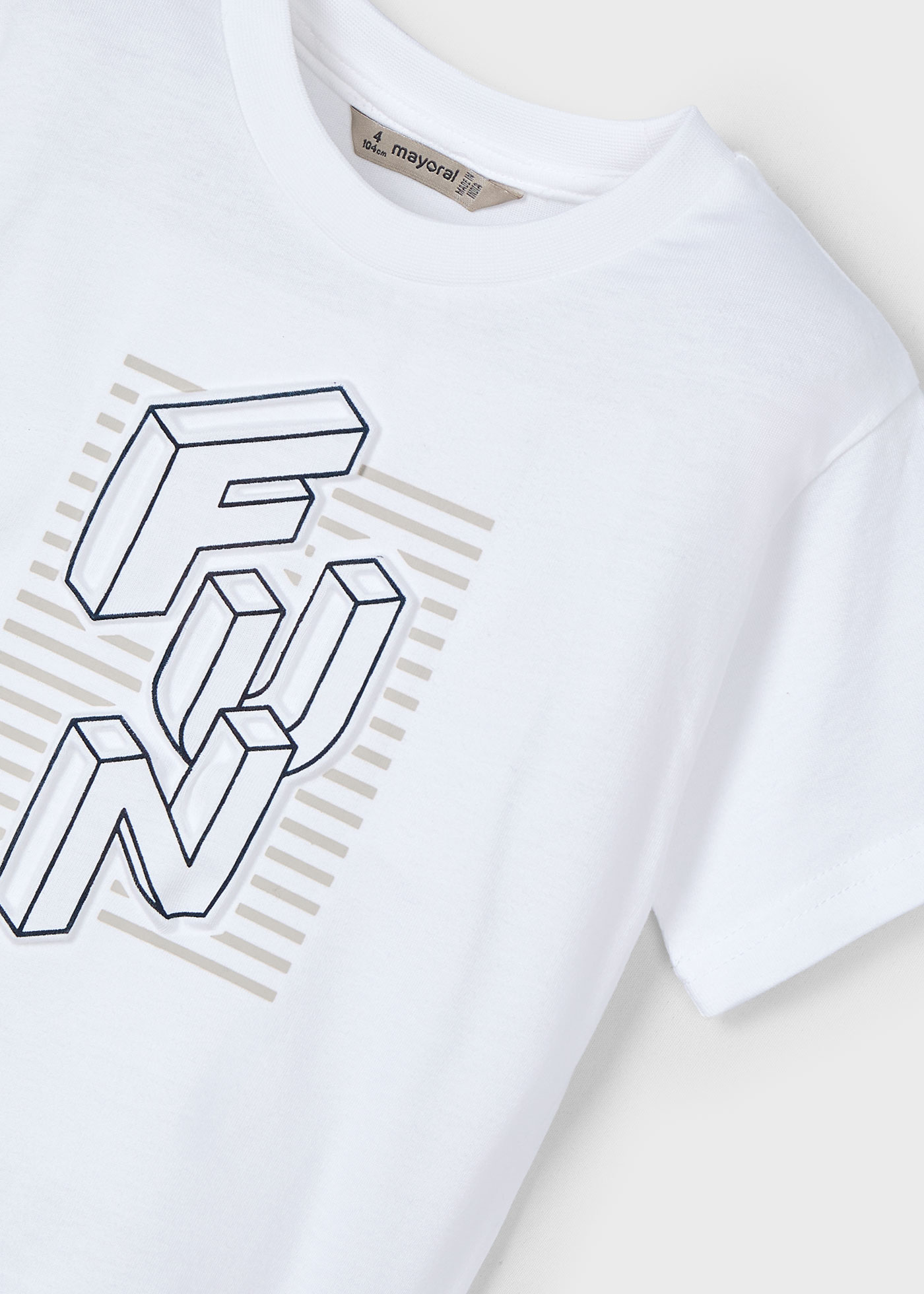 Tricou text relief baiat