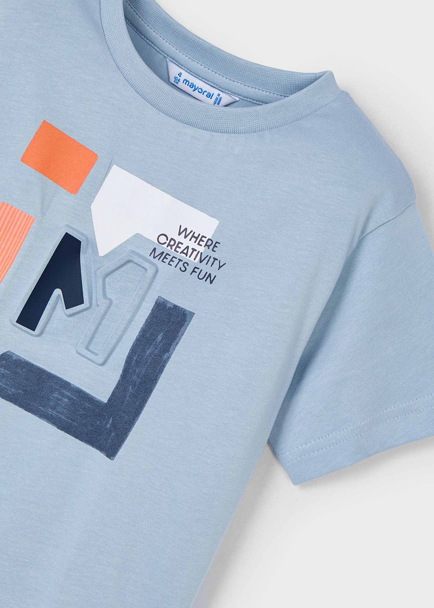 T-shirt letra relevo menino