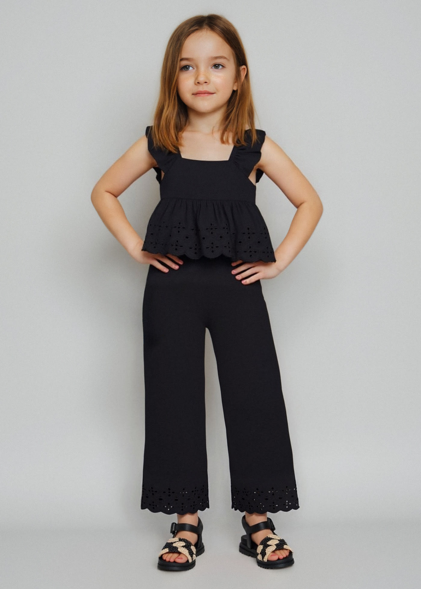 Set pantaloni si top perforat fetita
