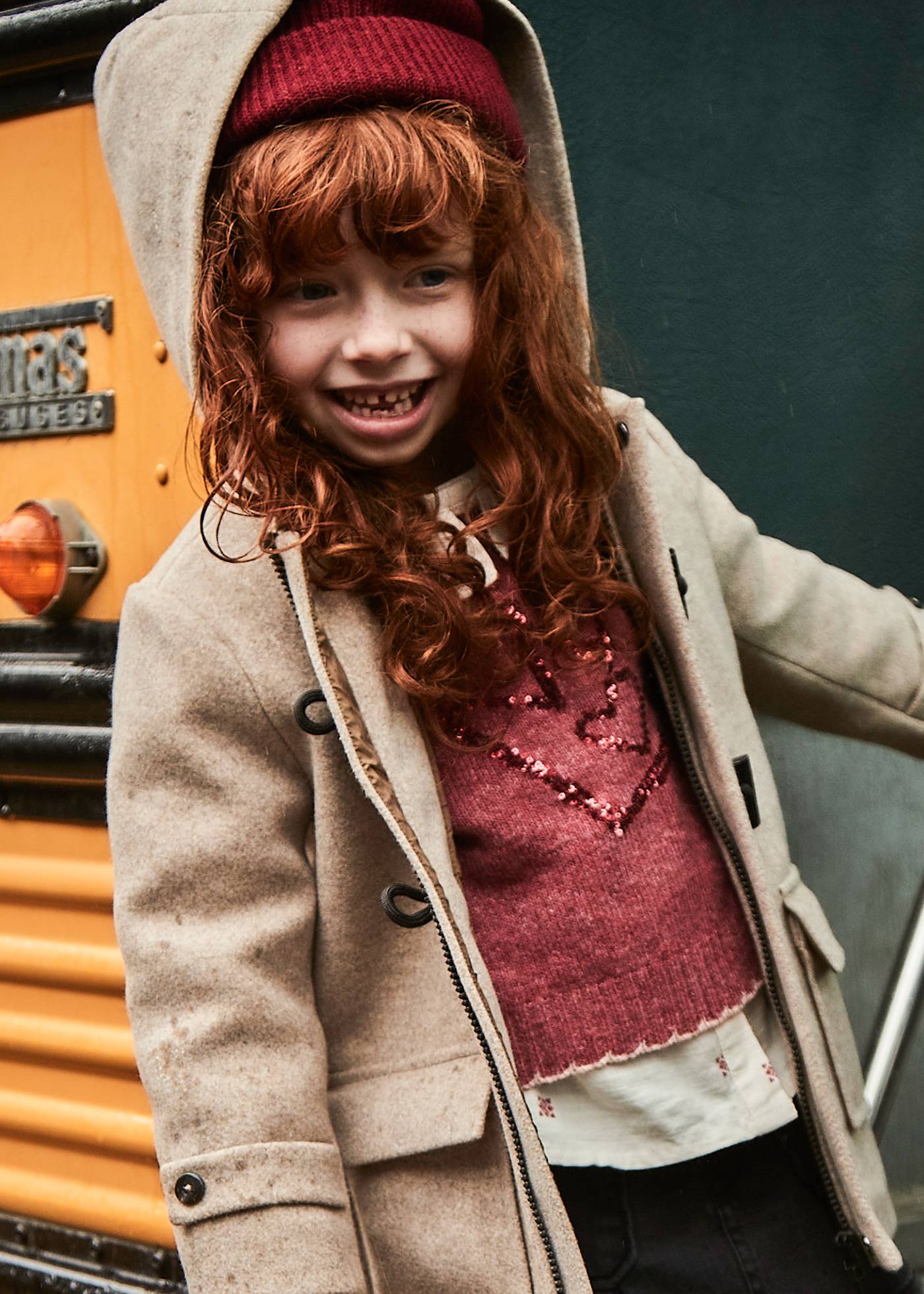 Pull brodé à paillettes fille