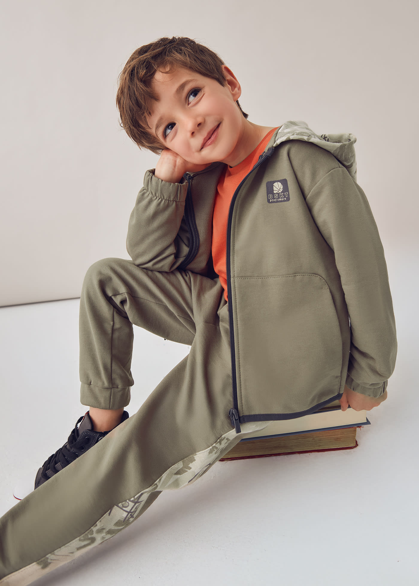Boys 2 trouser printed tracksuit set