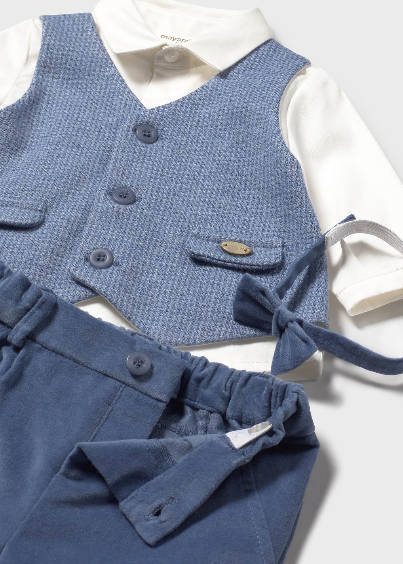 Ensemble chemise nœud papillon et pantalon nouveau-né