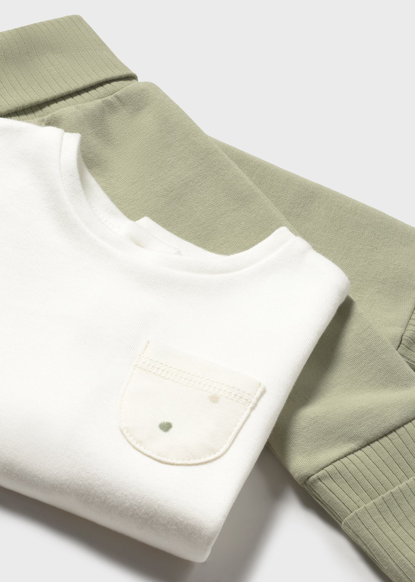 Комплект с анцуг и тениска за новородено момче