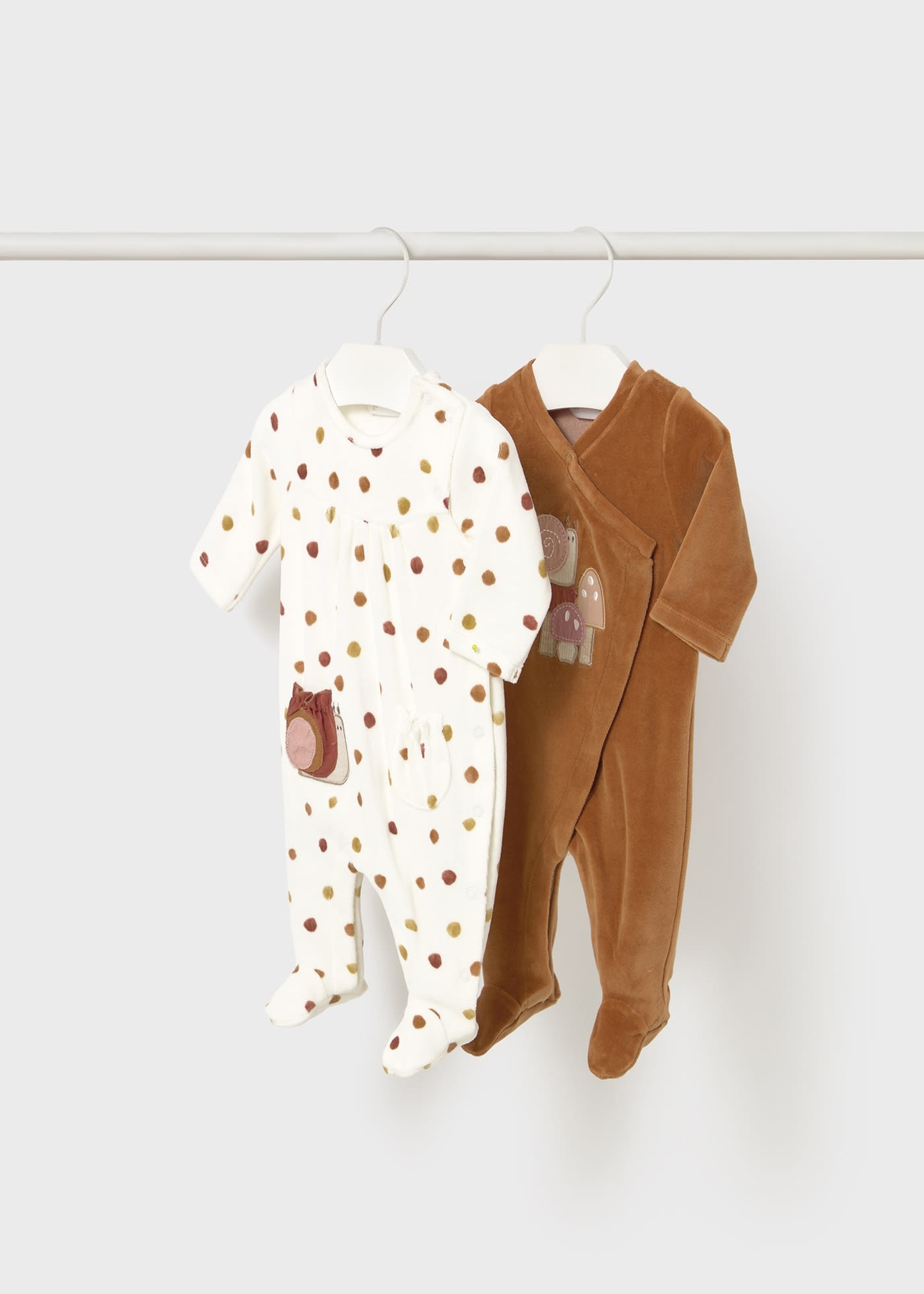 Newborn set of 2 rompers with feet