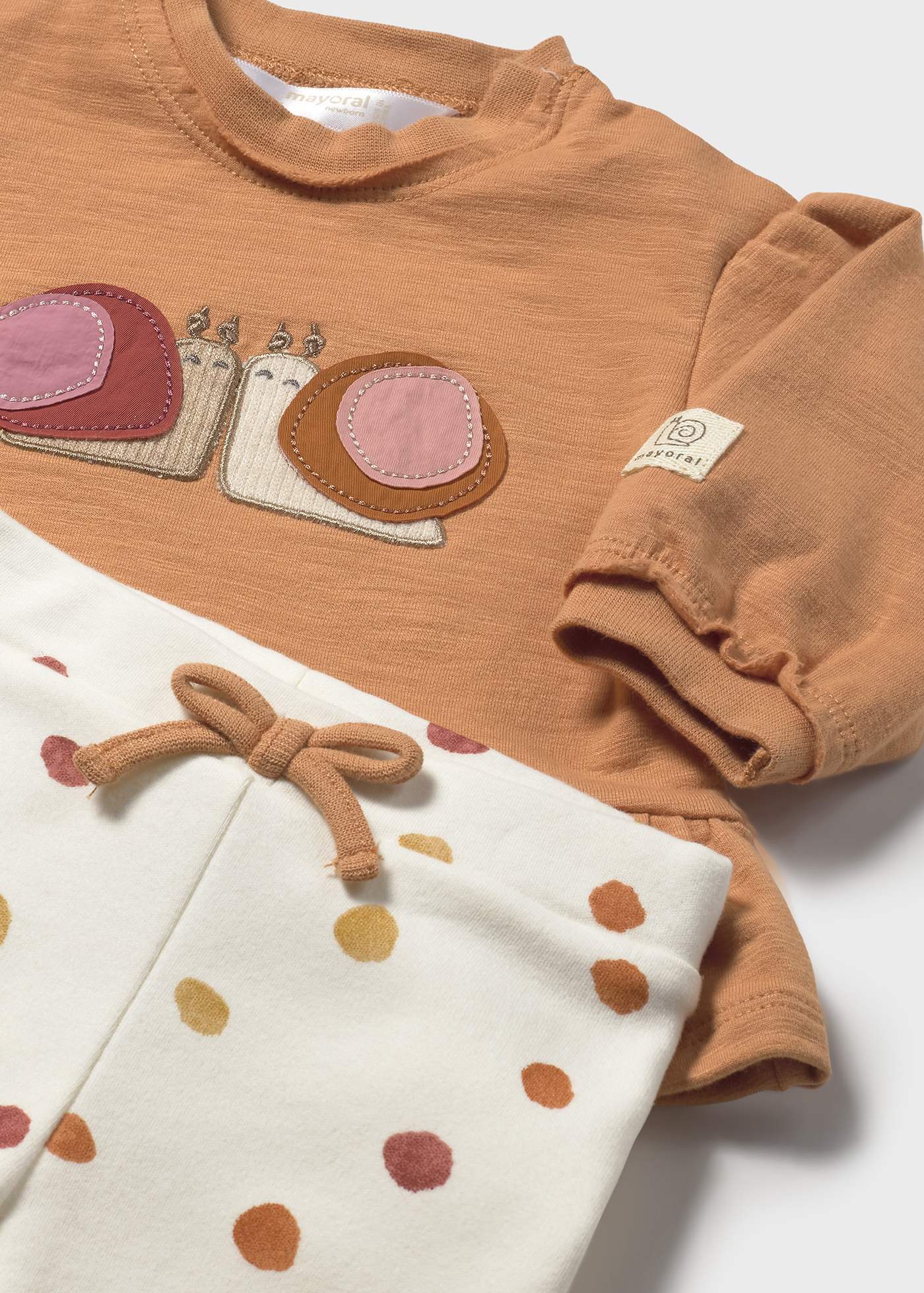 Комплект от 4 части с клин за новородено момиче Комплект от 4 части с клин за новородено момиче