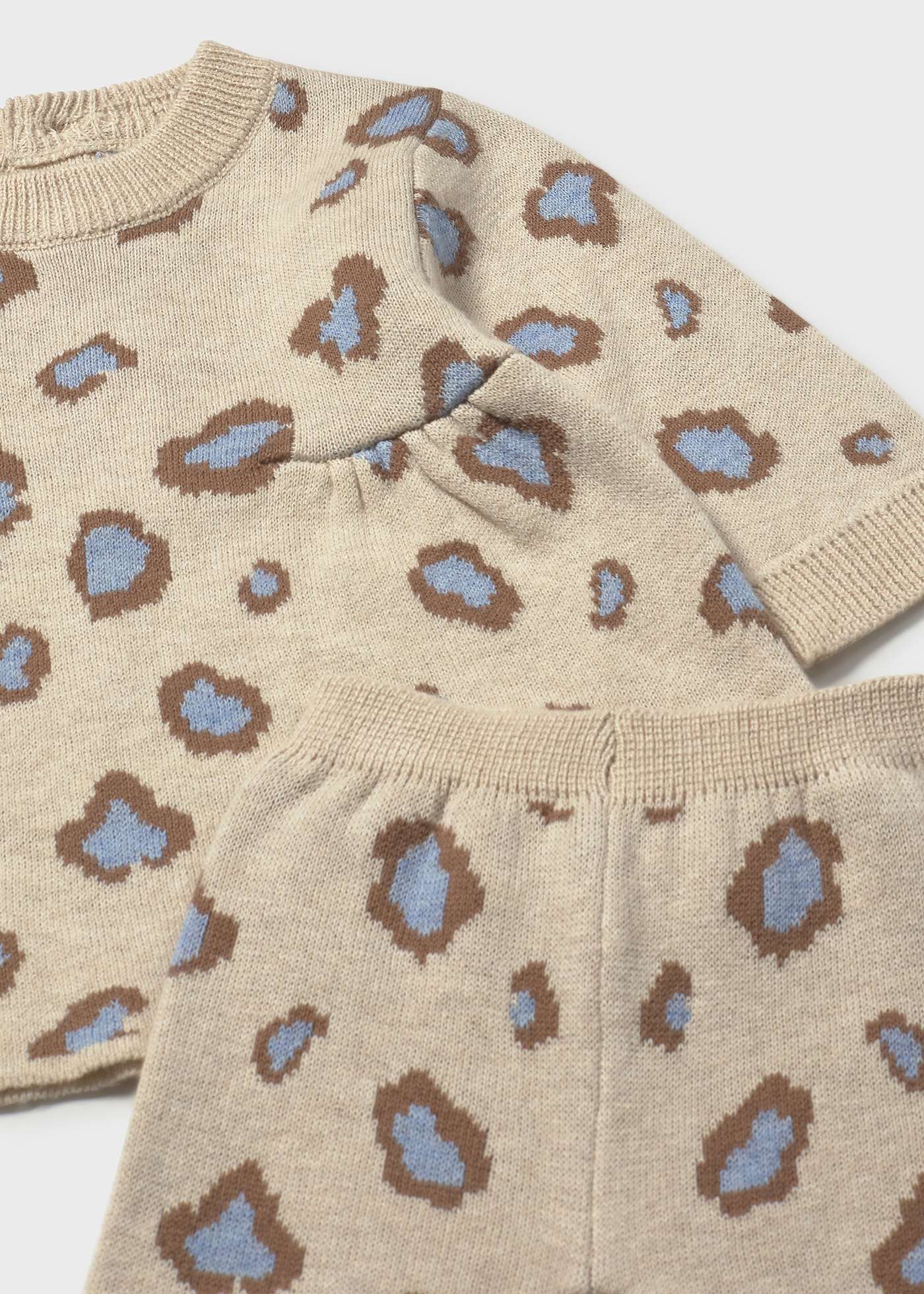 Комплект панталон и пуловер с щампа за новородено момиче Комплект панталон и пуловер с щампа за новородено момиче