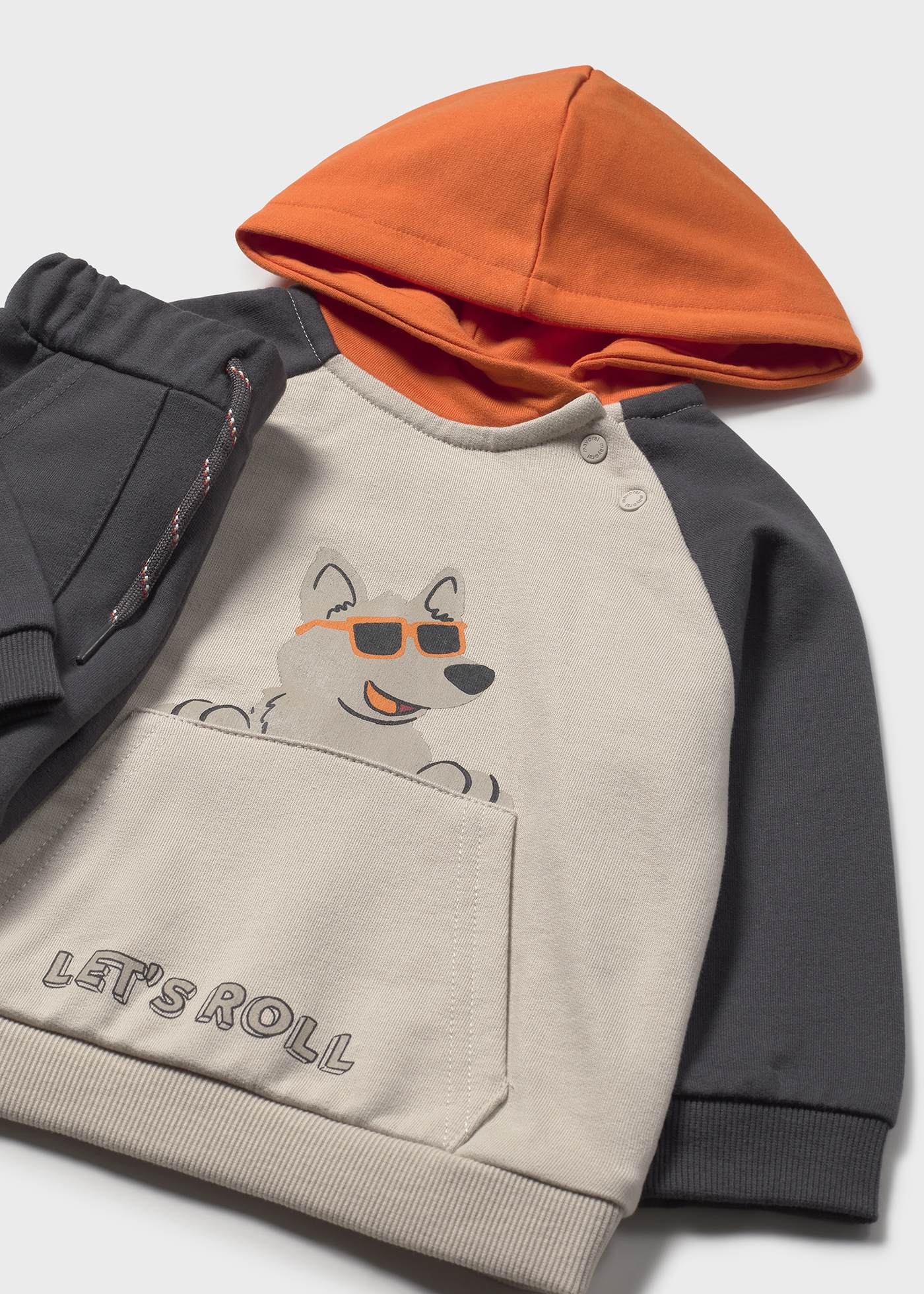 Dres z dwiema parami spodni łączony dla niemowlęcia Dres z dwiema parami spodni łączony dla niemowlęcia