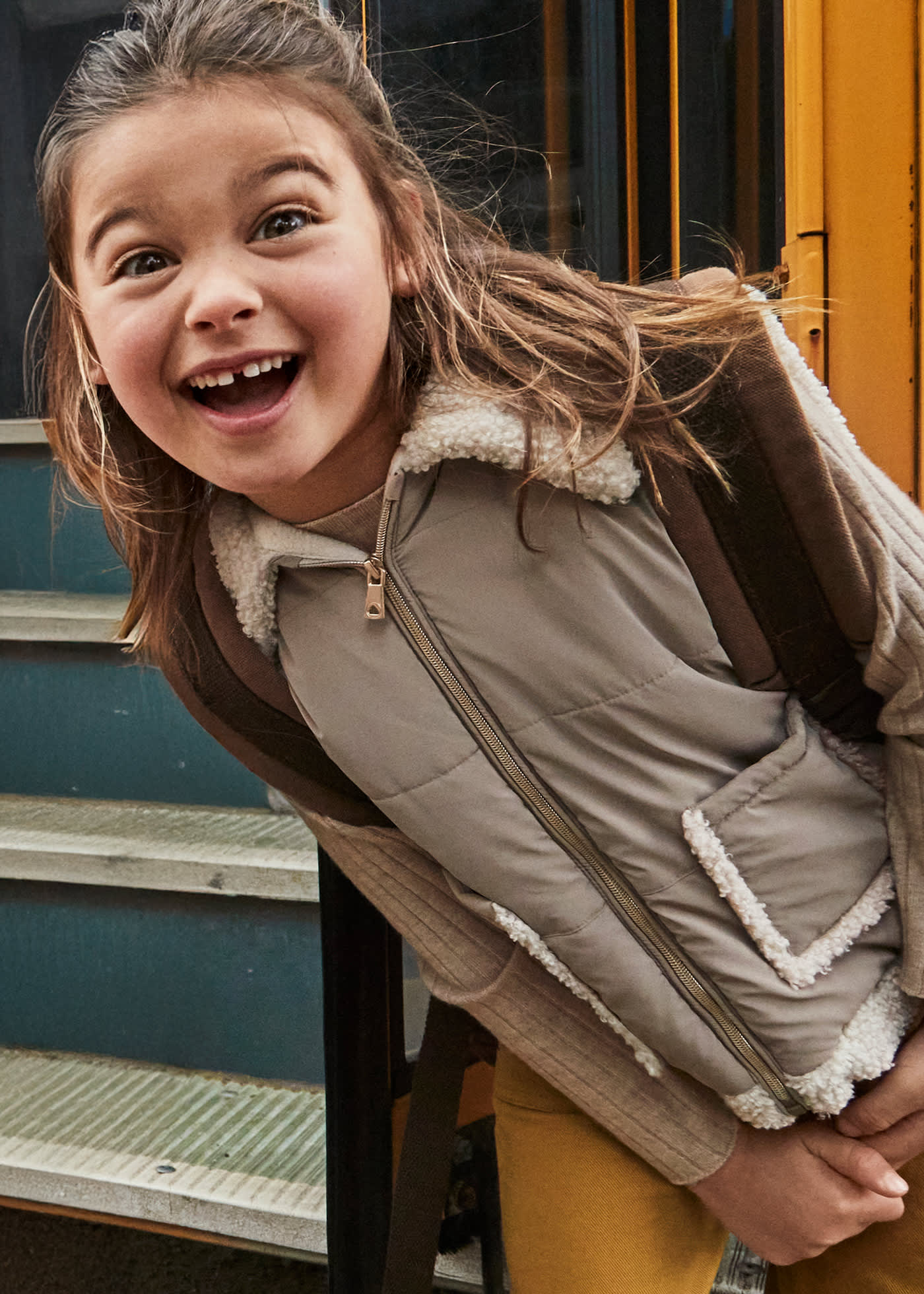 Gilet en fausse peau de mouton contrastée fille