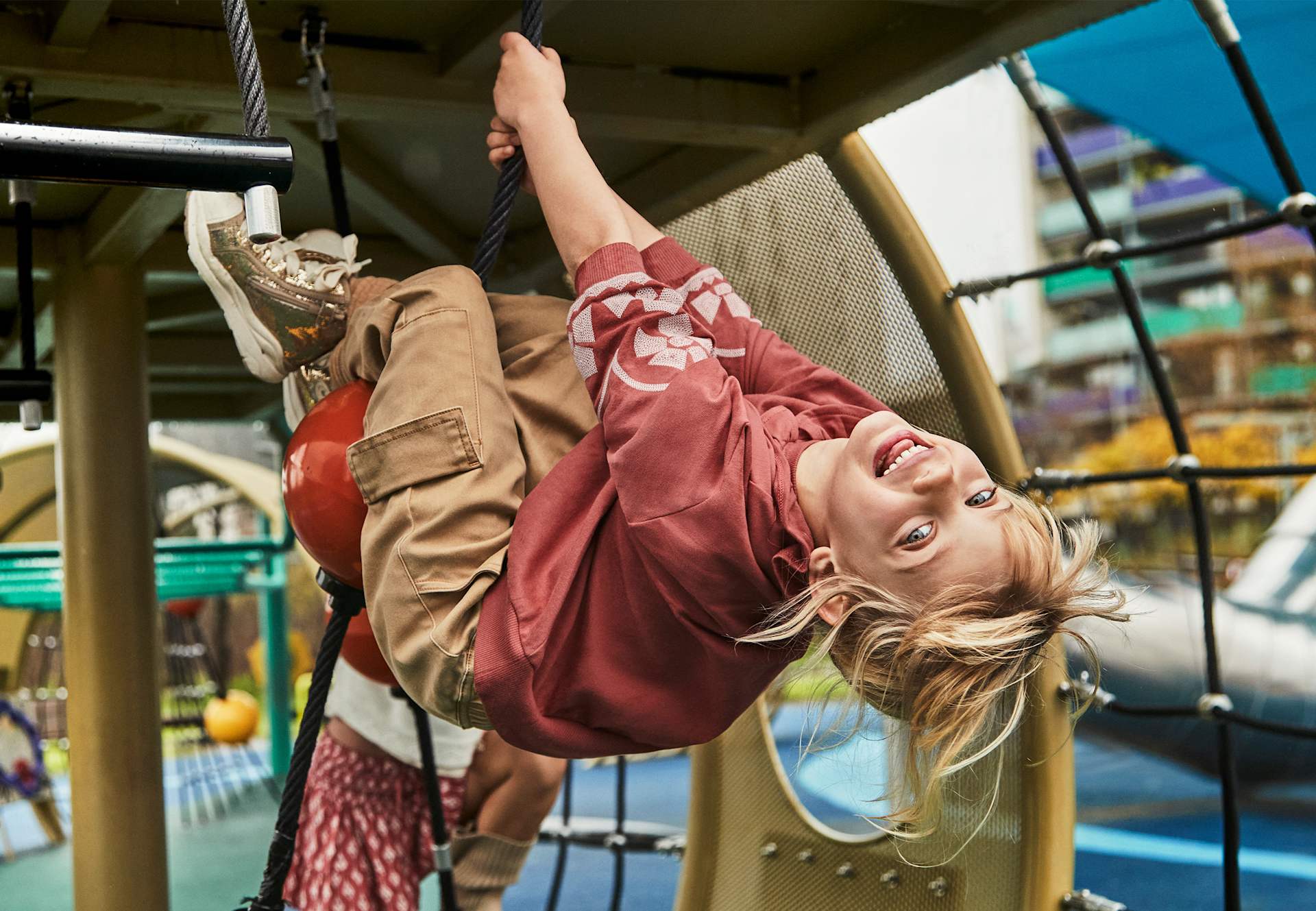 Sweat à col volant fille