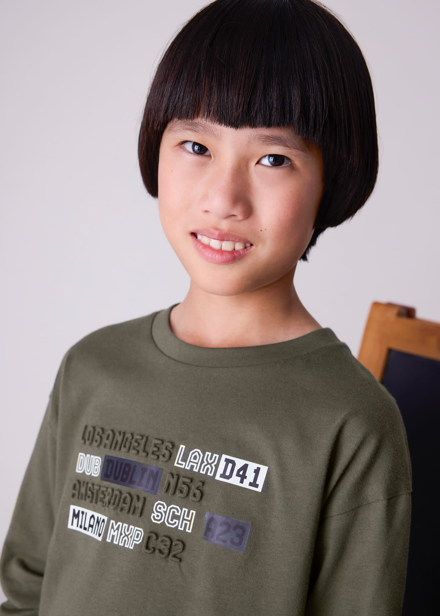 Camiseta relieve letras chico