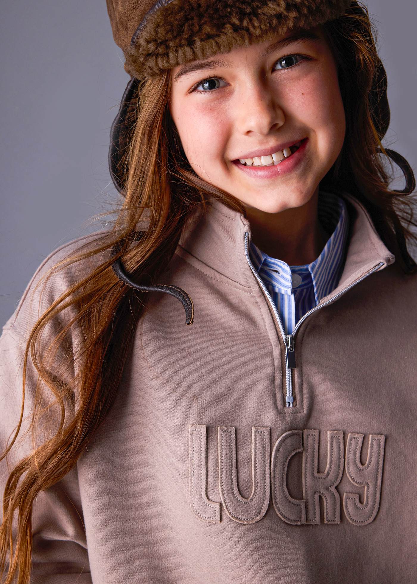 Sweat avec tente en relief fille