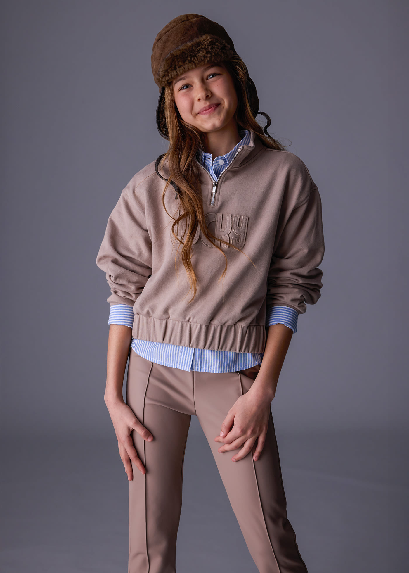 Sweat avec tente en relief fille