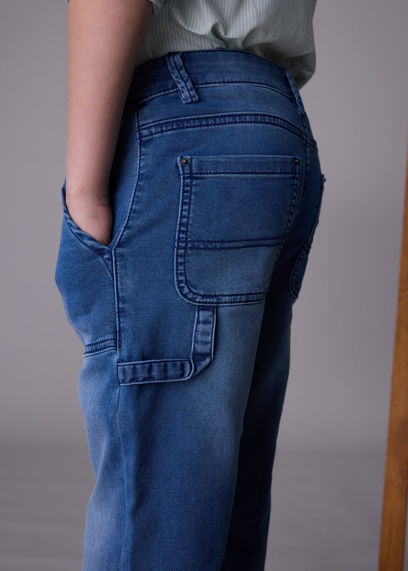 Pantalón de mezclilla recto chico