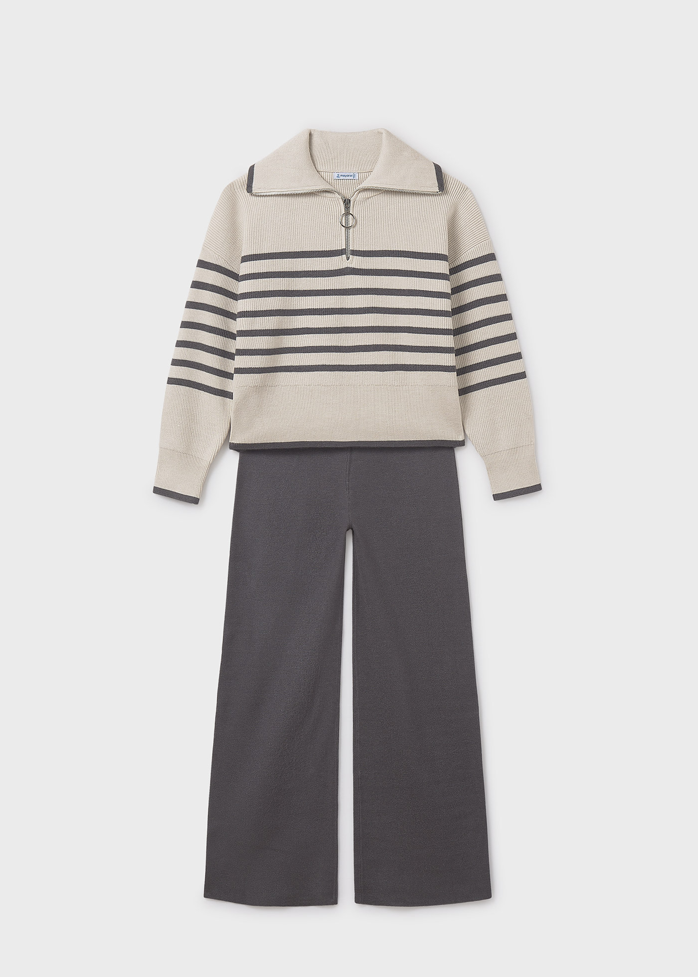 Комплект панталон и пуловер на райета за момиче