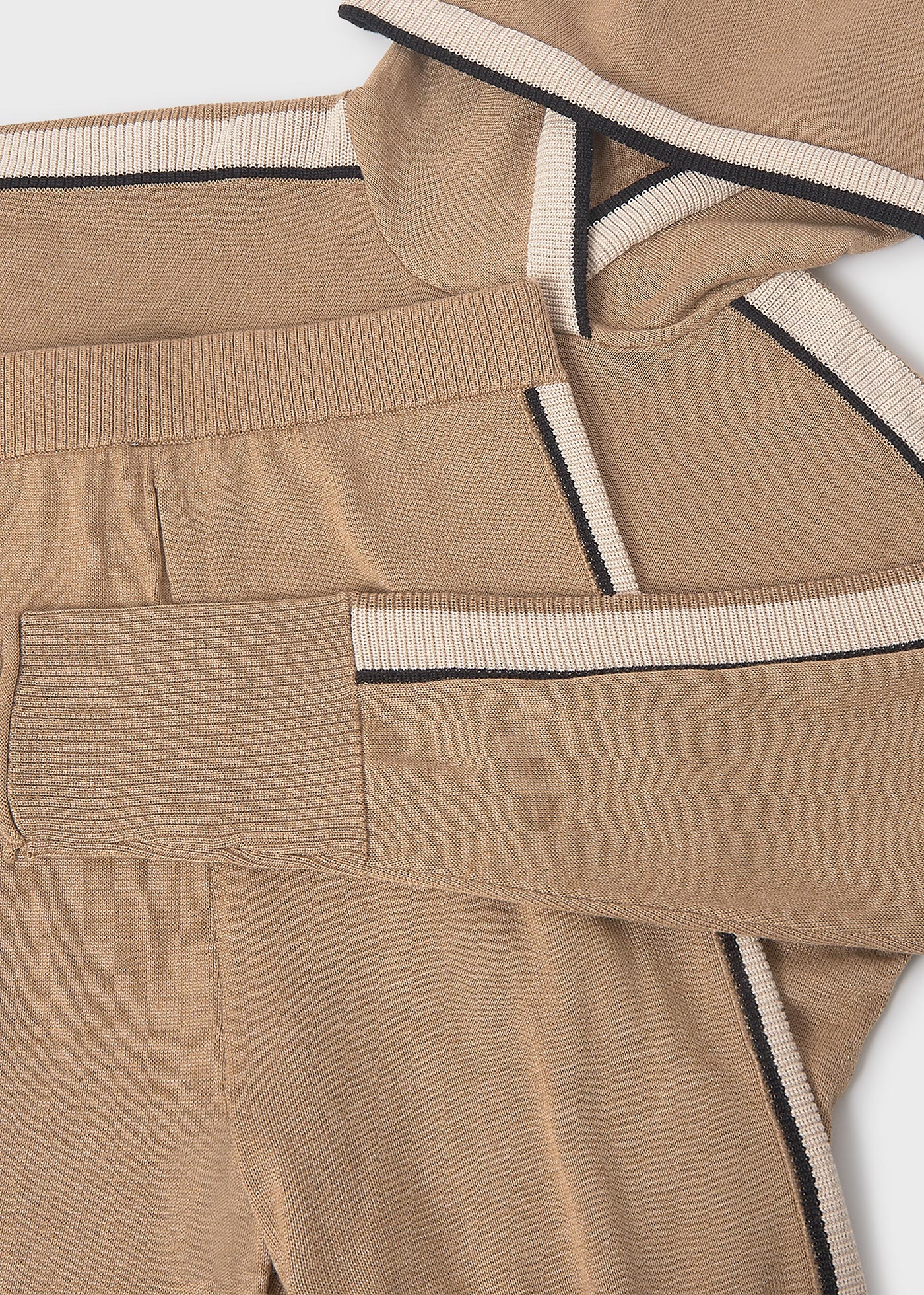 Completo pantalone e maglione cappuccio ragazza