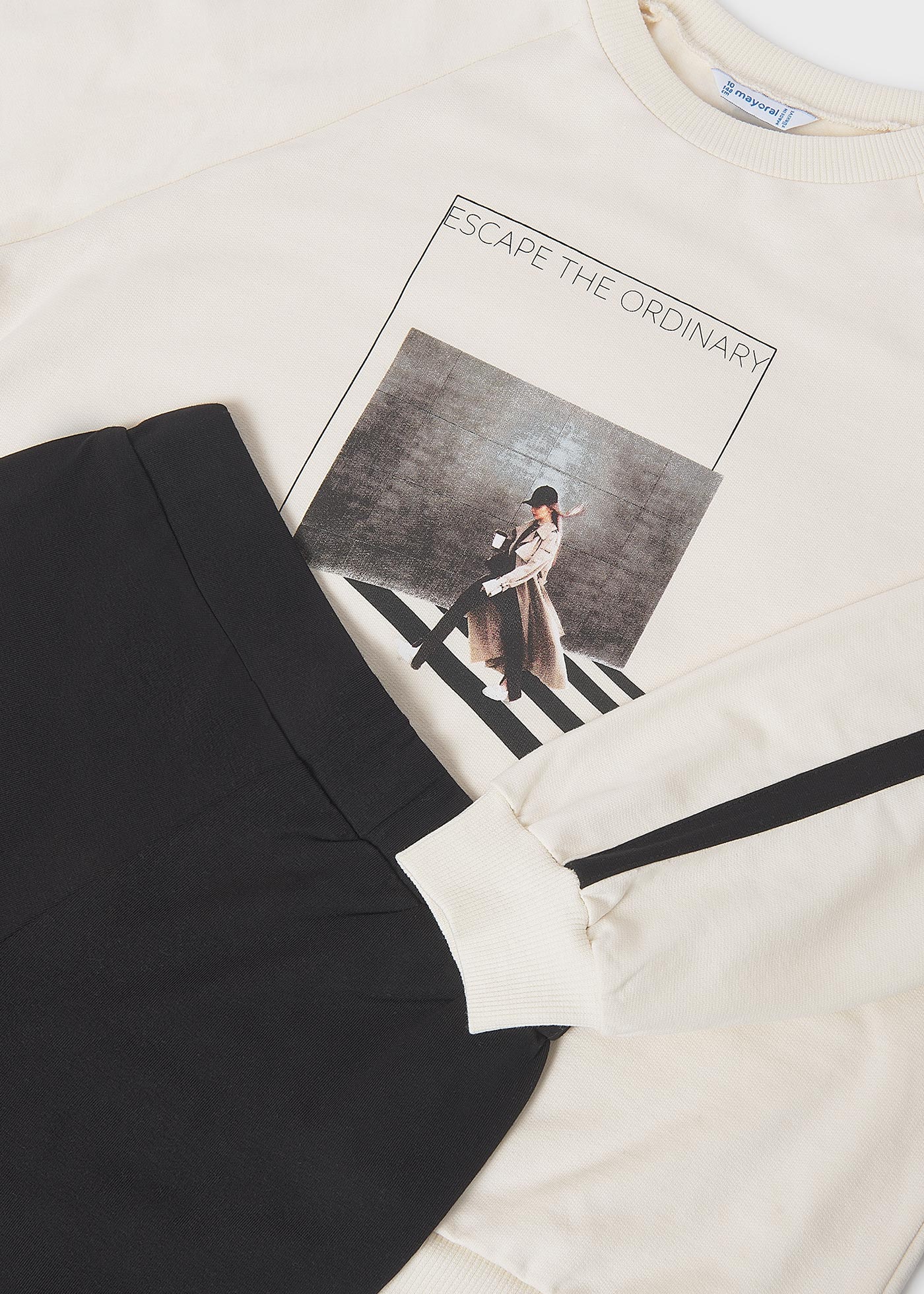 Комплект клин тип чарлстон и суичър за момиче Комплект клин тип чарлстон и суичър за момиче