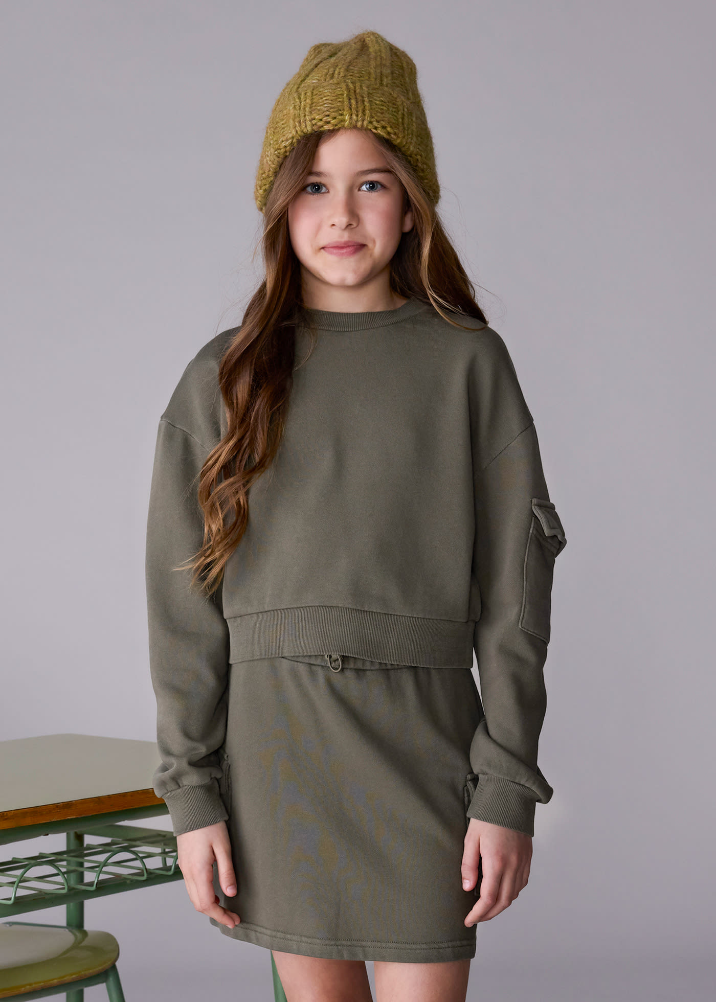 Conjunto falda cargo y sudadera chica