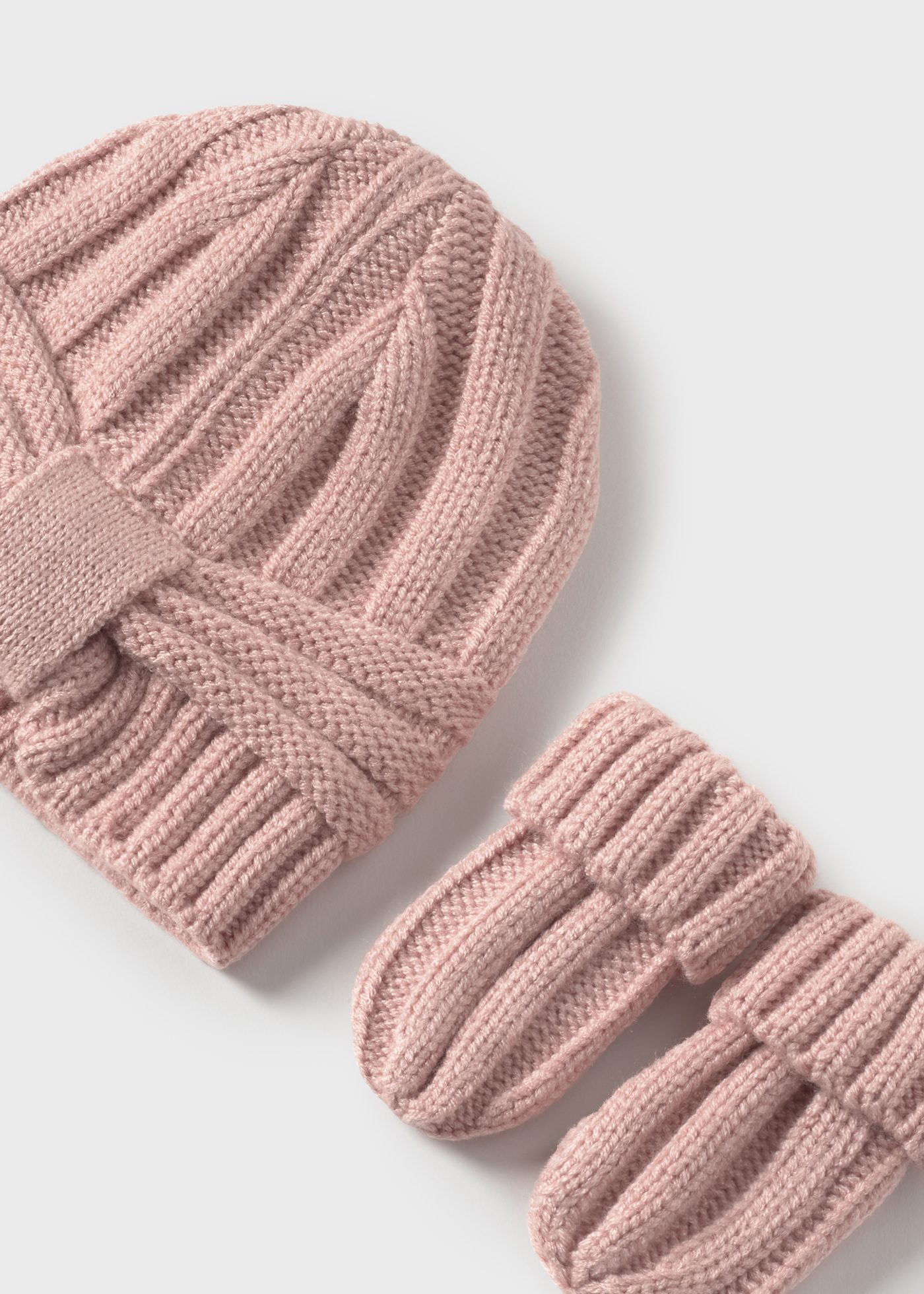 Newborn girl hat and mittens set