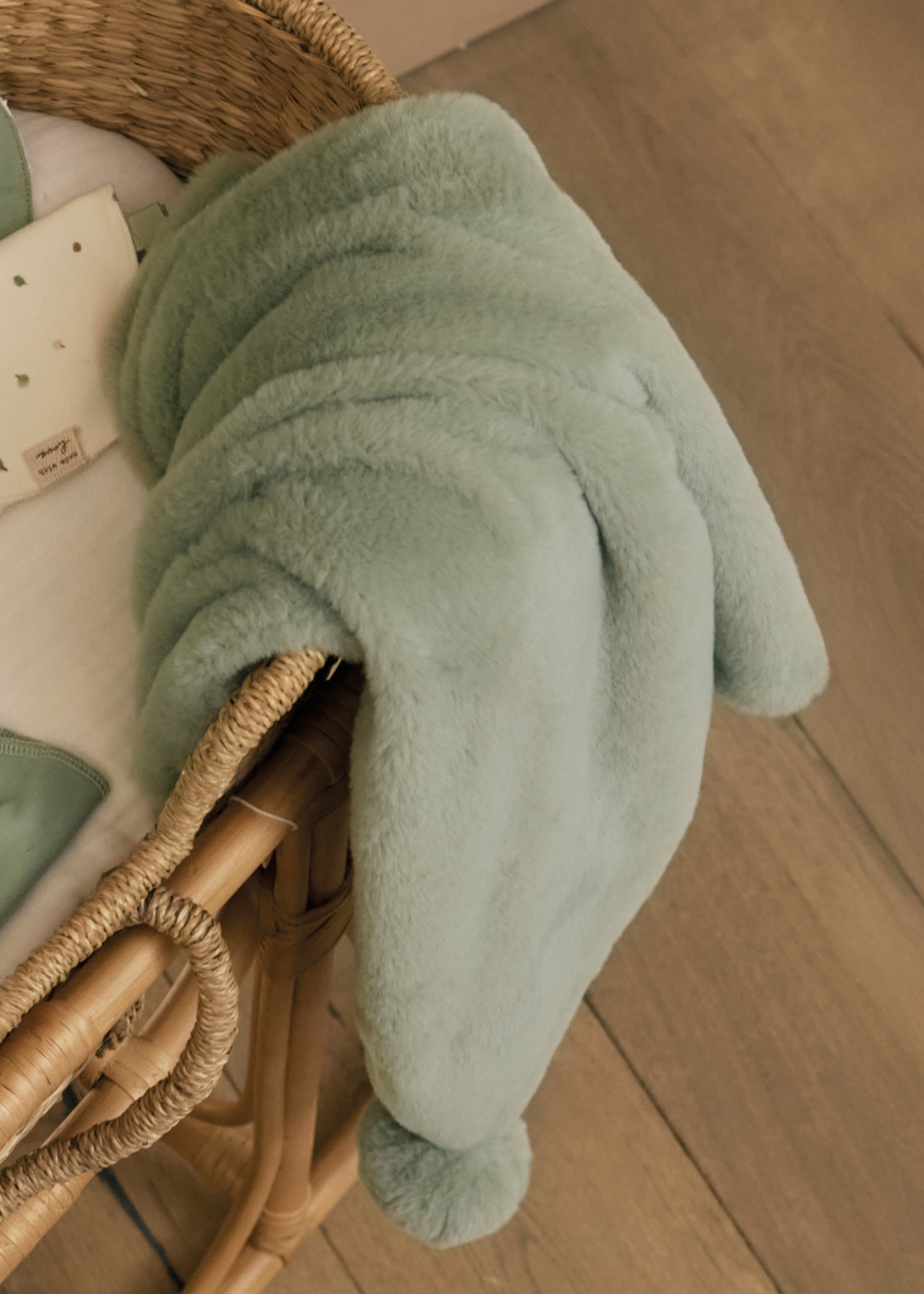 Couverture avec pompon bébé