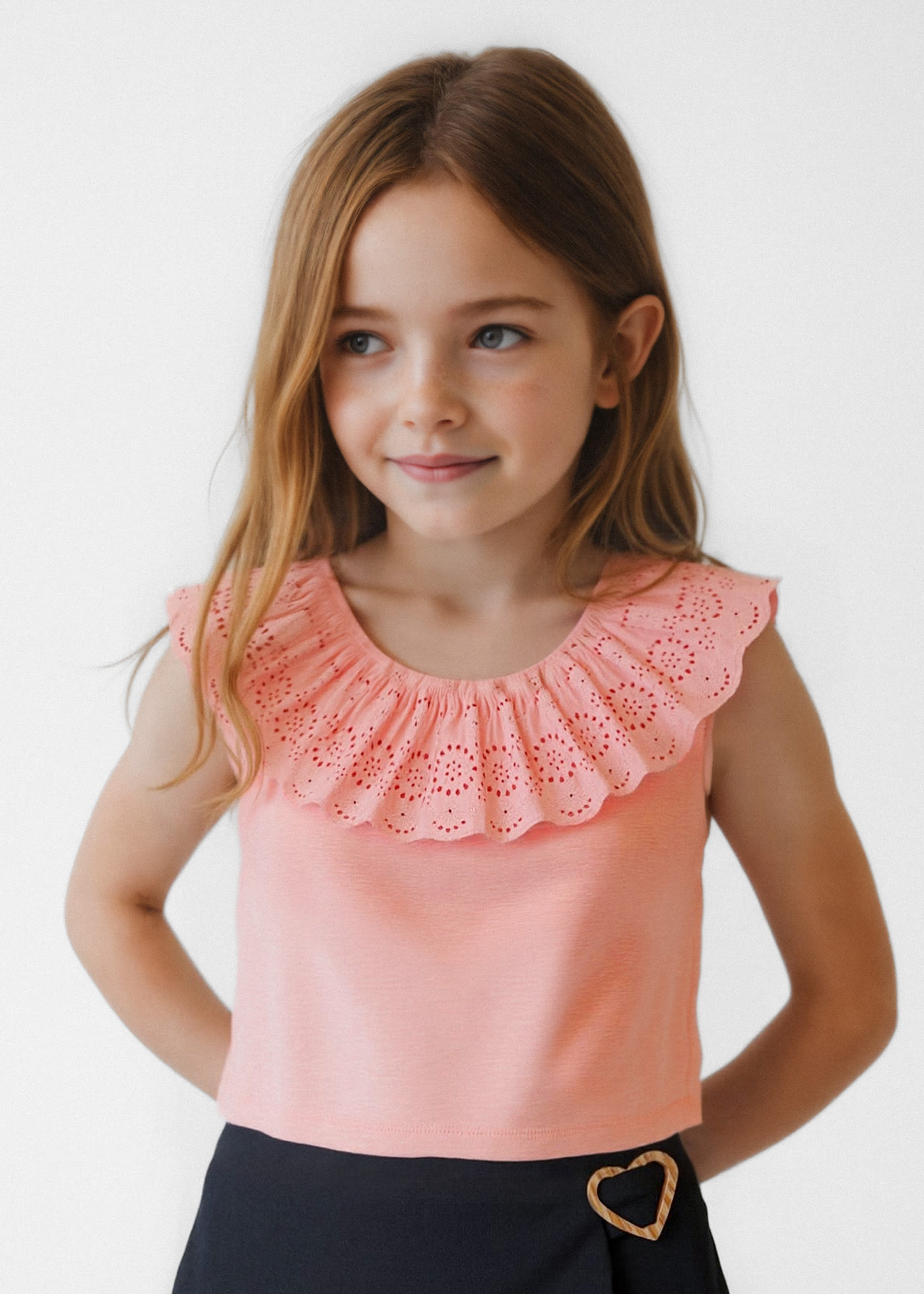 Camiseta volante perforado niña