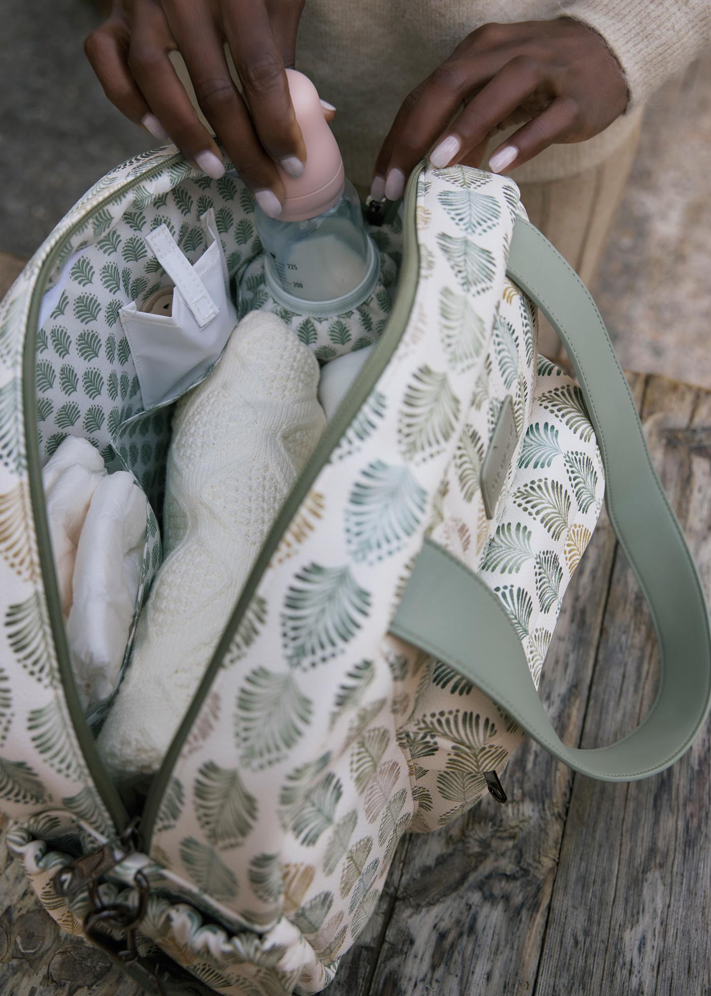 Medium printed maternity bag