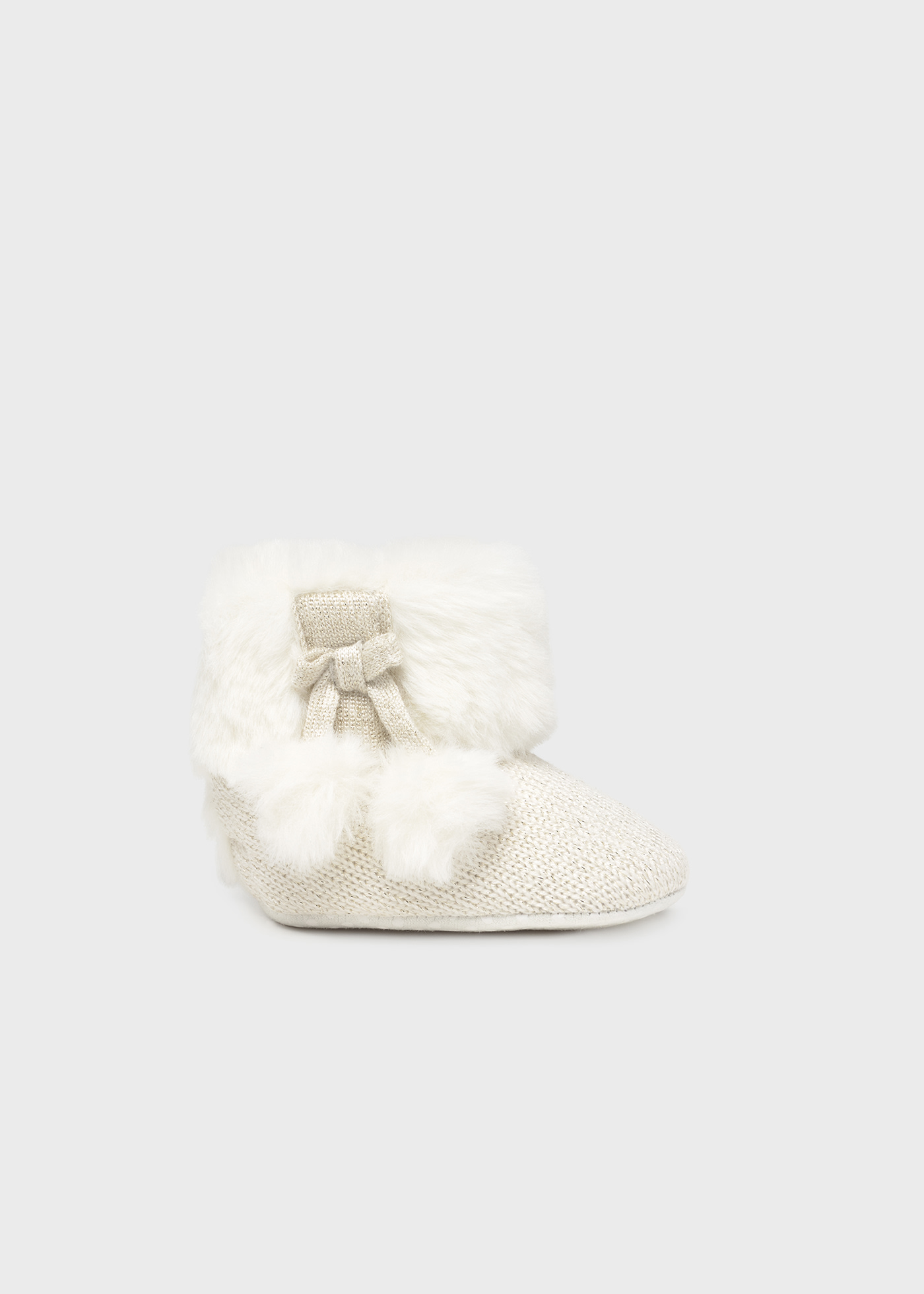 Newborn girl knitted boots