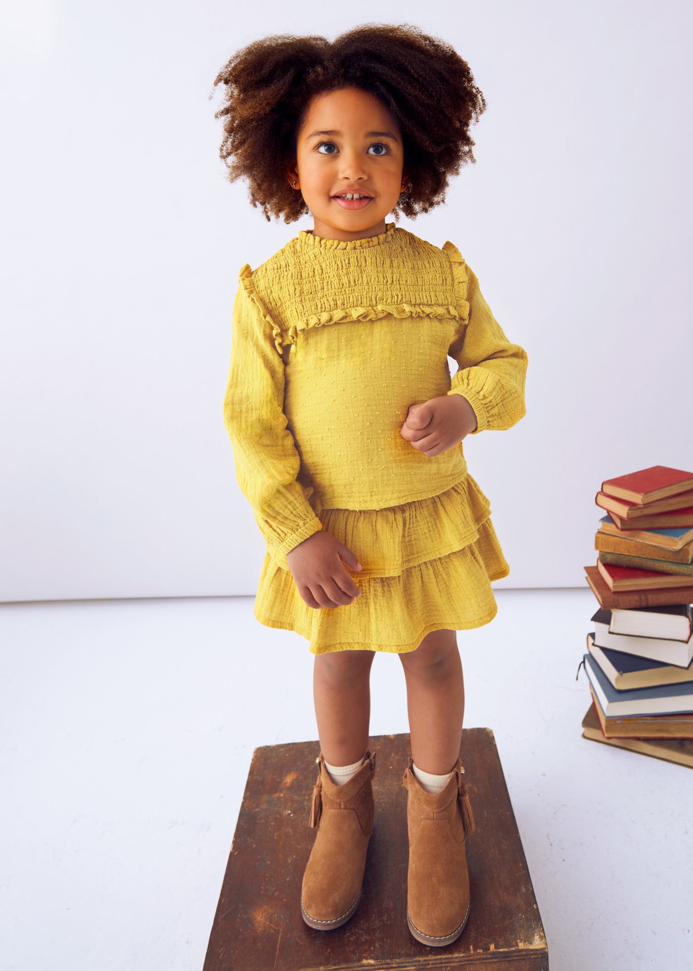 Komplet ze spódnicą z falbankami i bluzą dla dziewczynki Komplet ze spódnicą z falbankami i bluzą dla dziewczynki