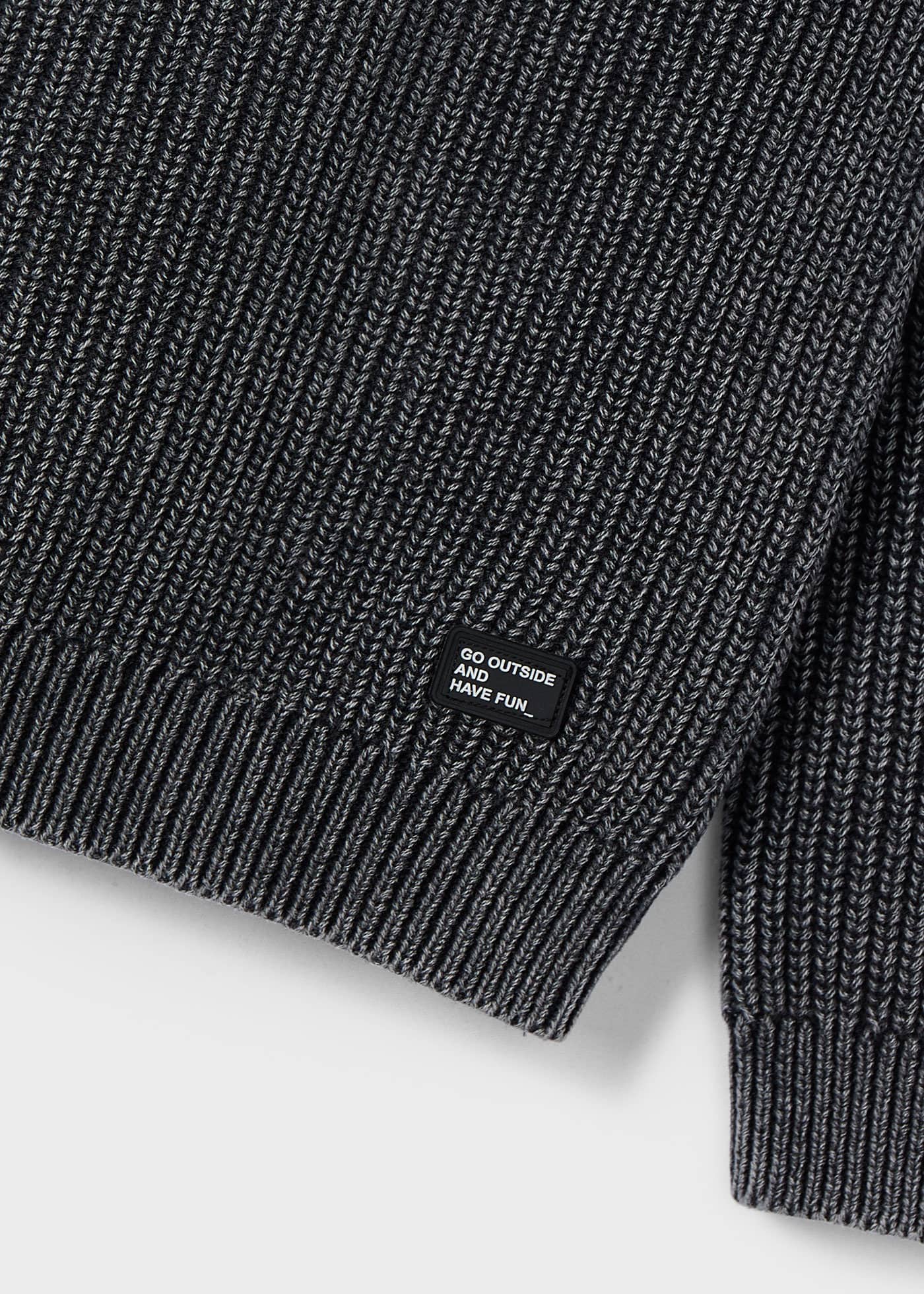 Pulover eticheta baiat Pulover eticheta baiat