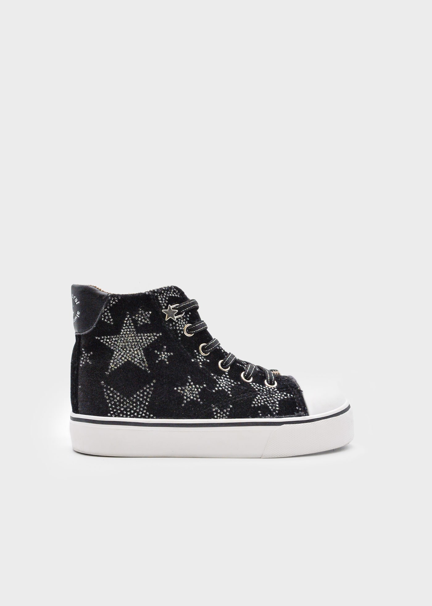Deportiva abotinada estrellas niña