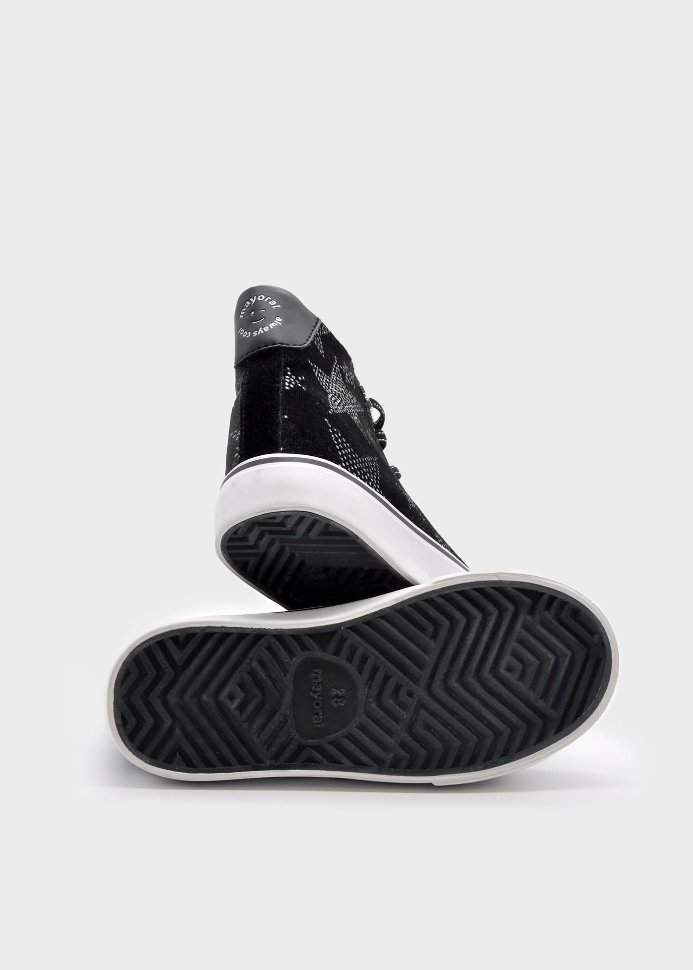 Deportiva abotinada estrellas niña