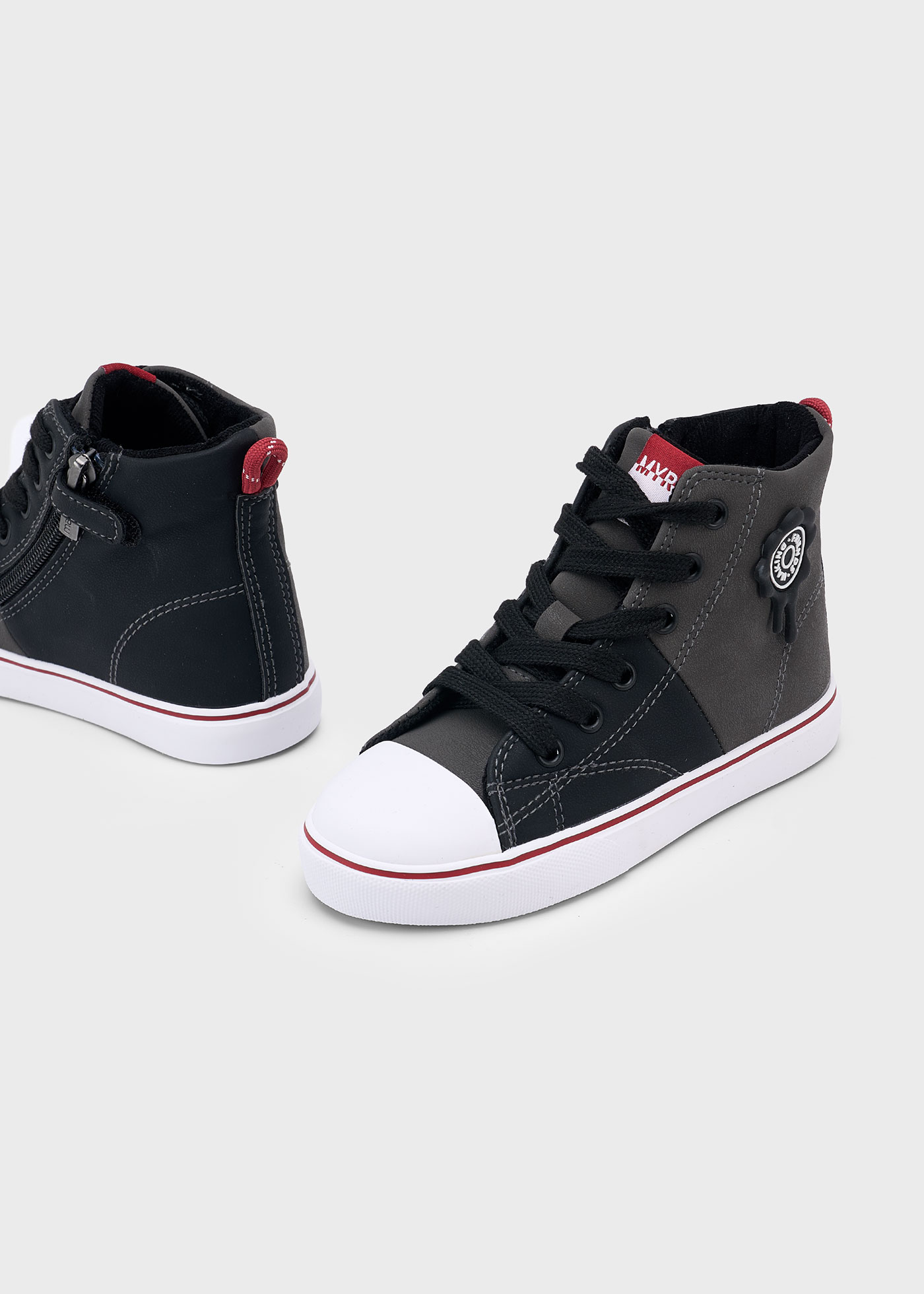 Botins desportivos menino