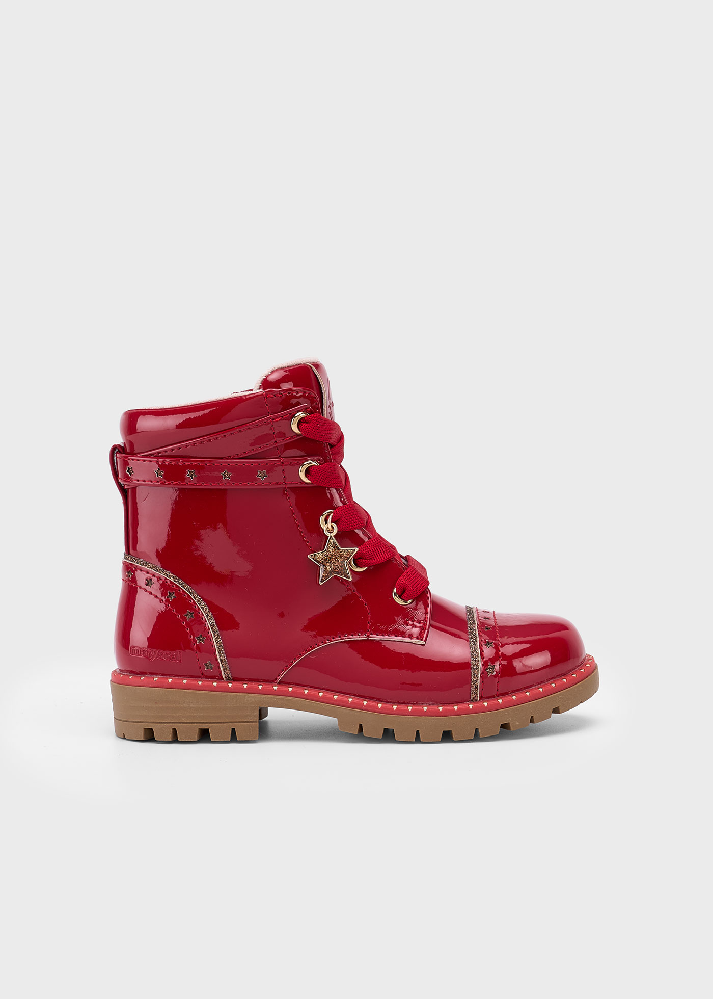 Ghete lacuite fetita