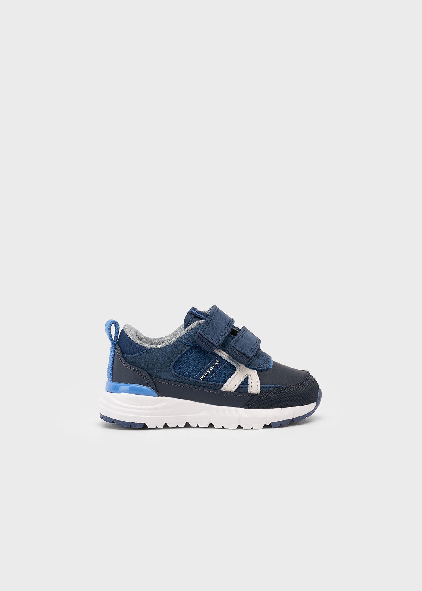 Baby trainers with toothed sole