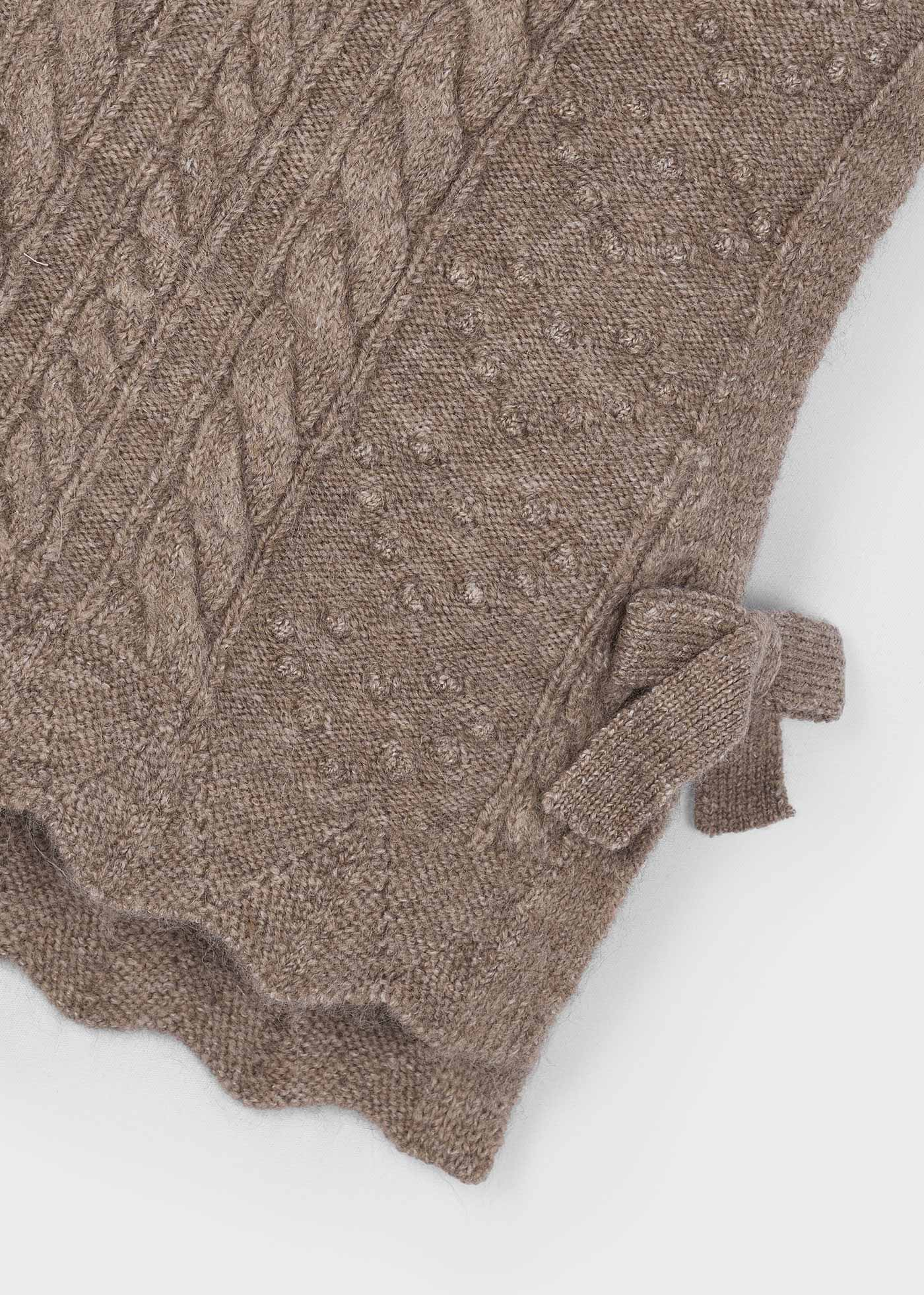 Girls knitted vest with bows