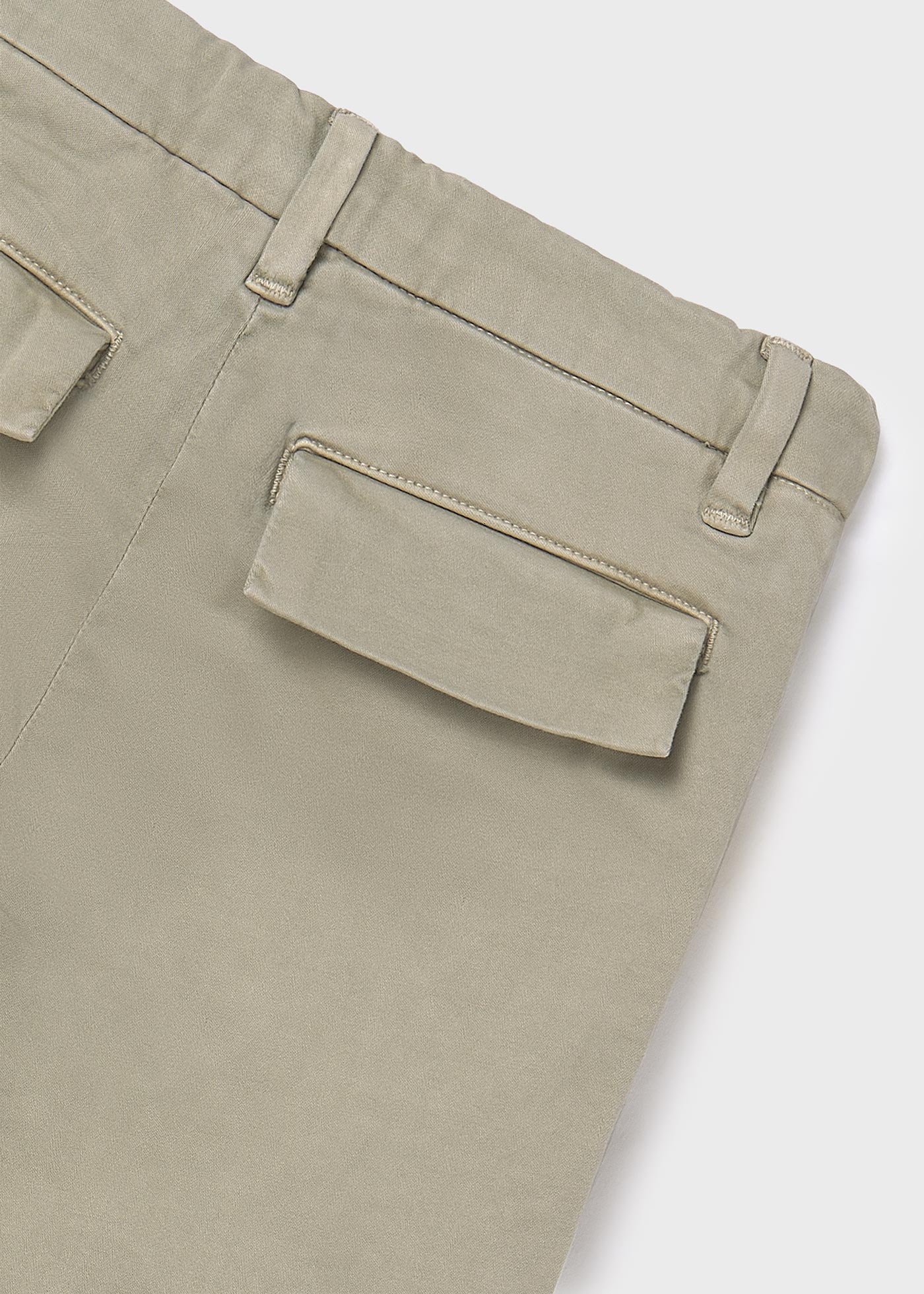 Pantalón bolsillos chico