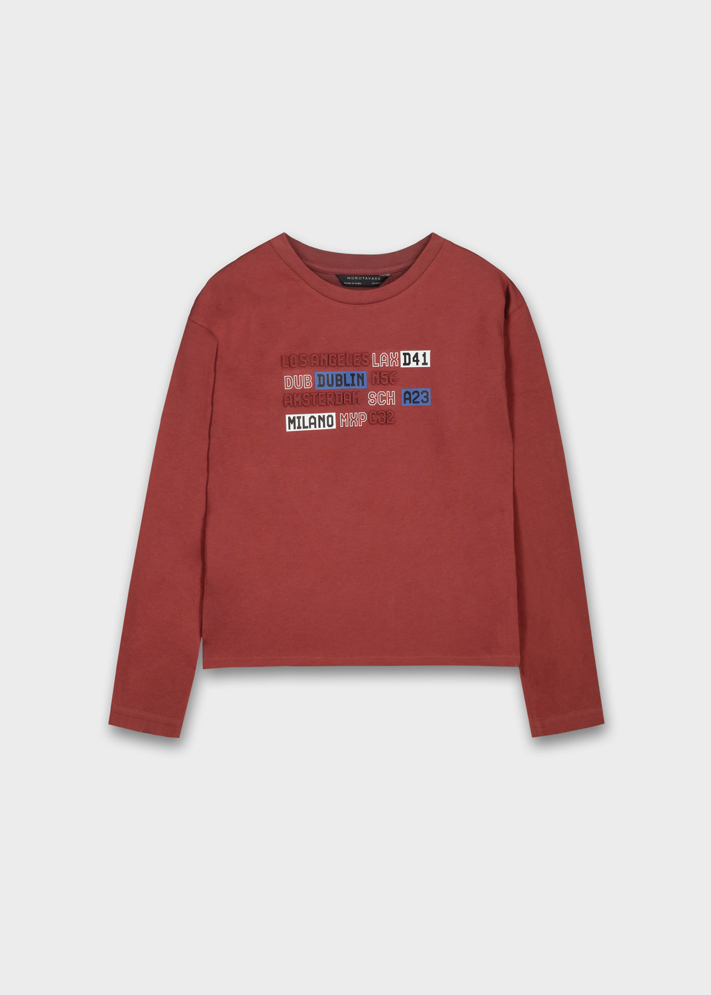 Camiseta relieve letras chico