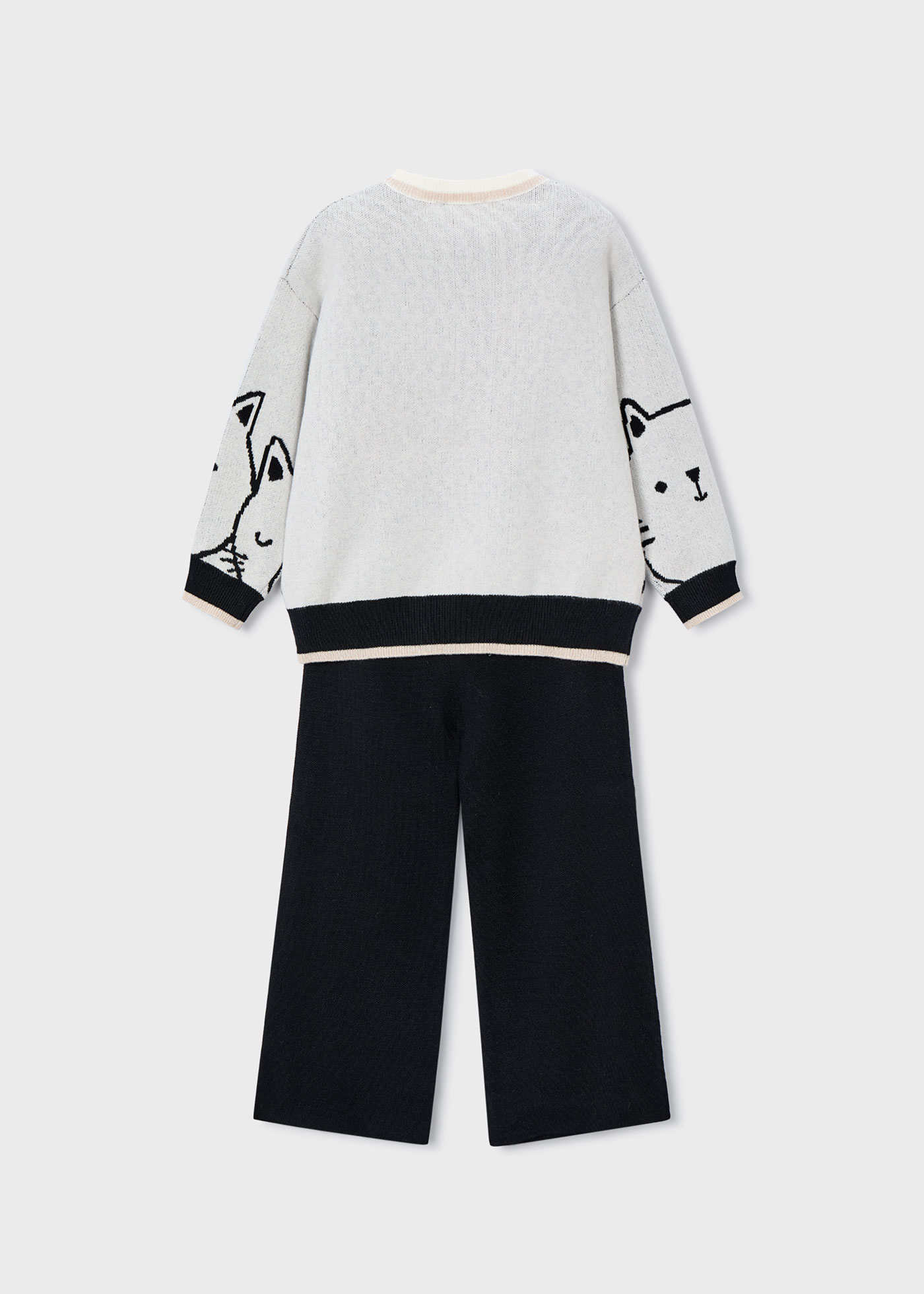 Conjunto pantalón y jersey estampado niña