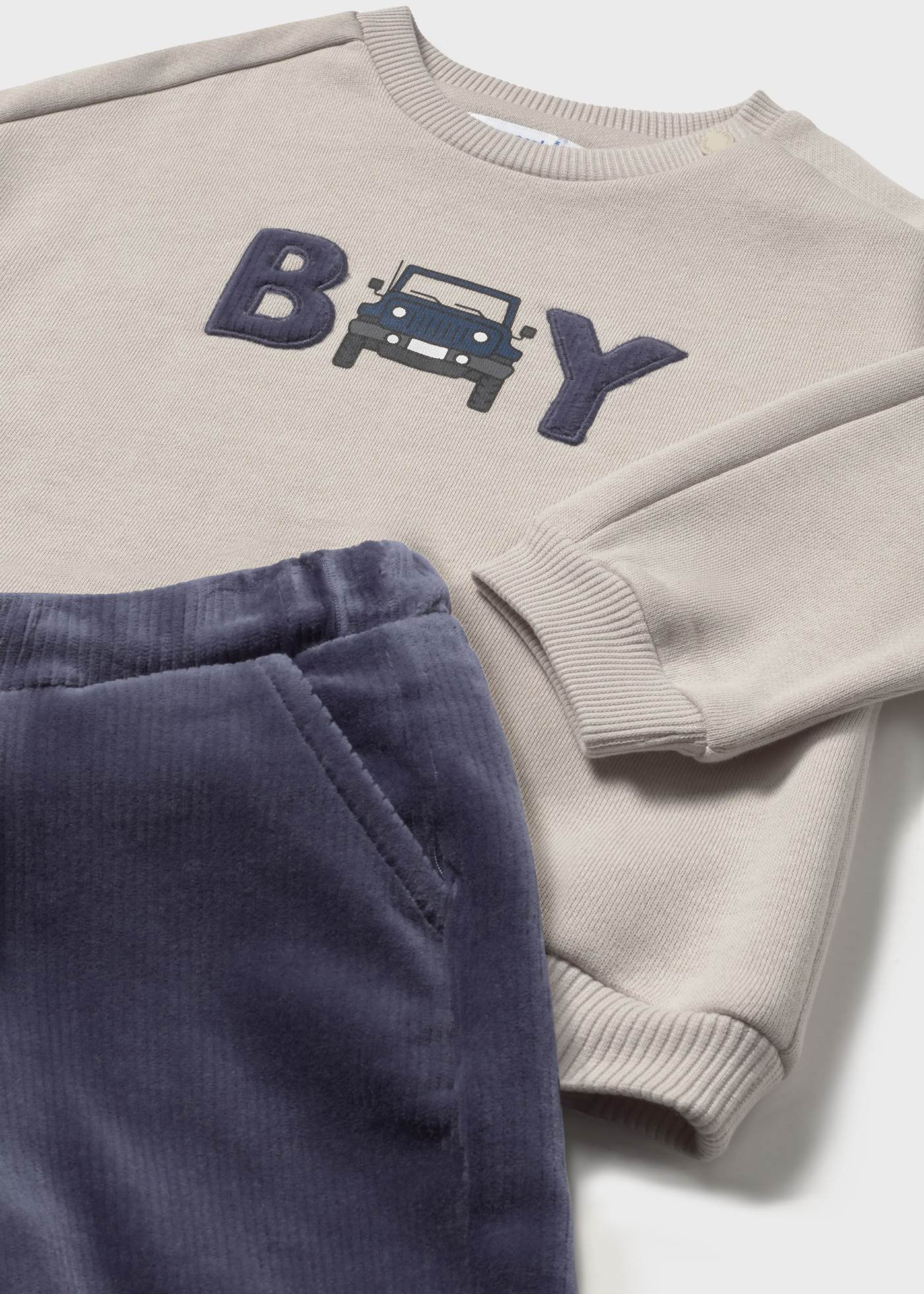 Set cu pantaloni si bluza sport bebe