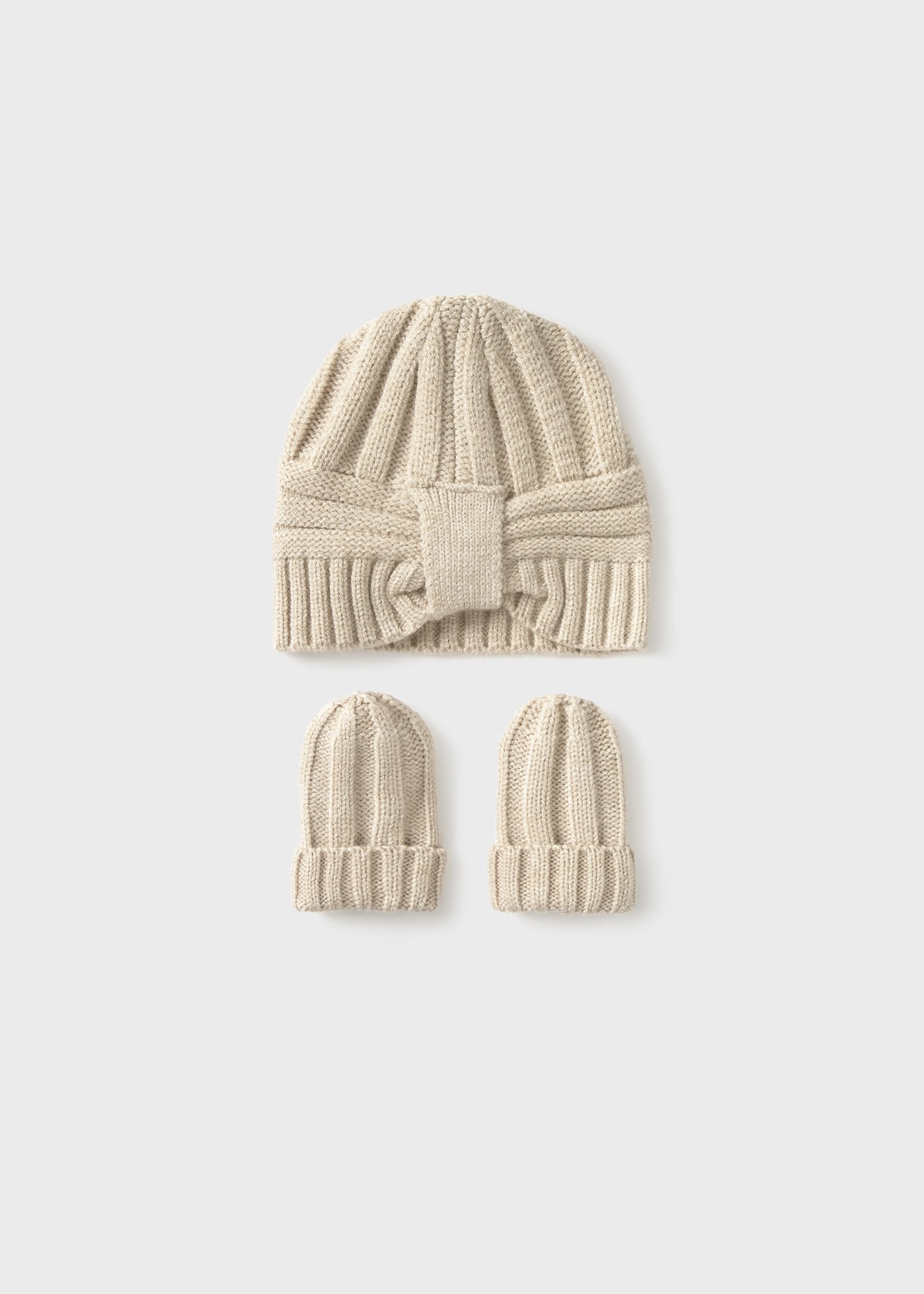 Set gorro y manoplas recién nacida