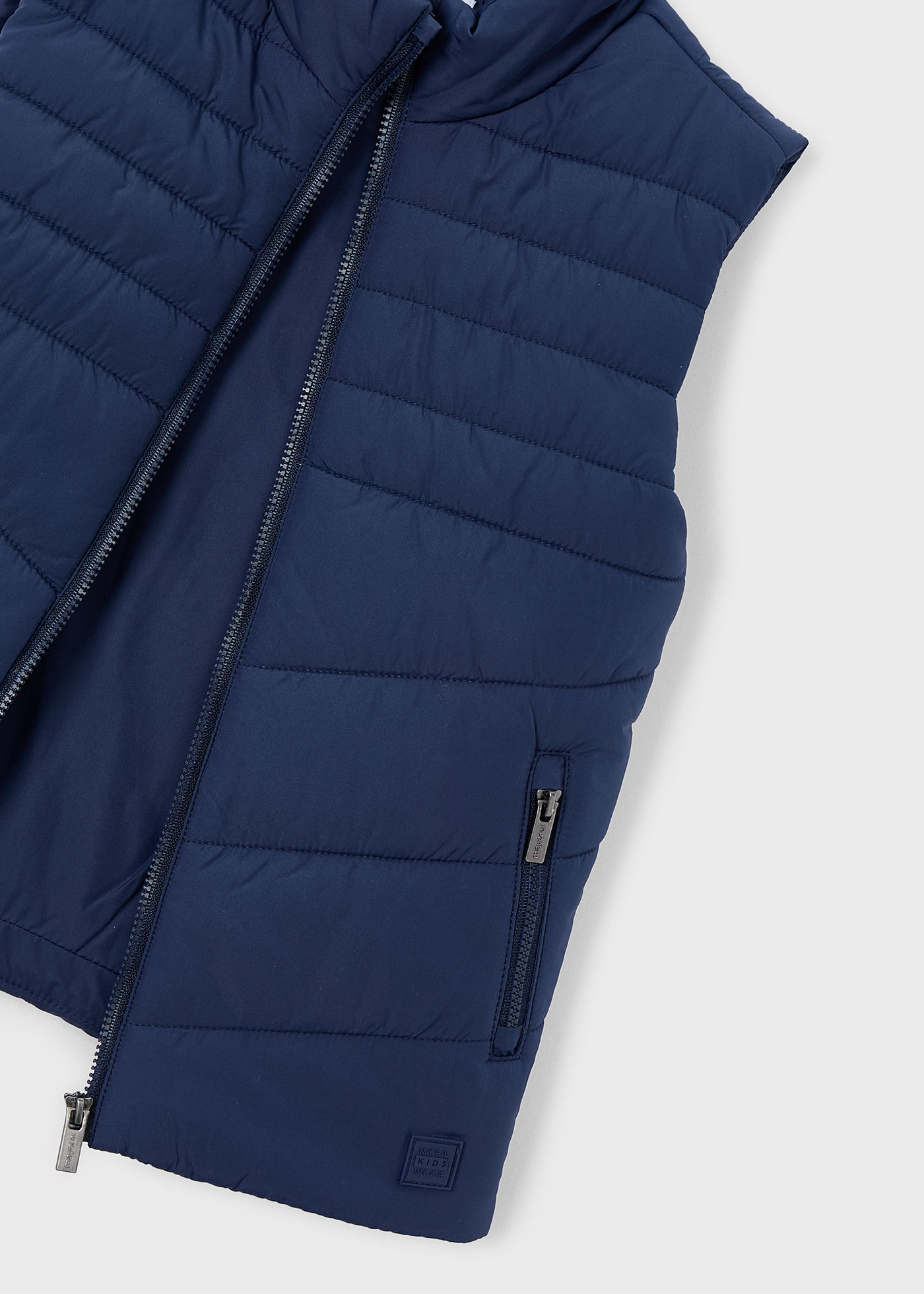 Ватиран елек за момче