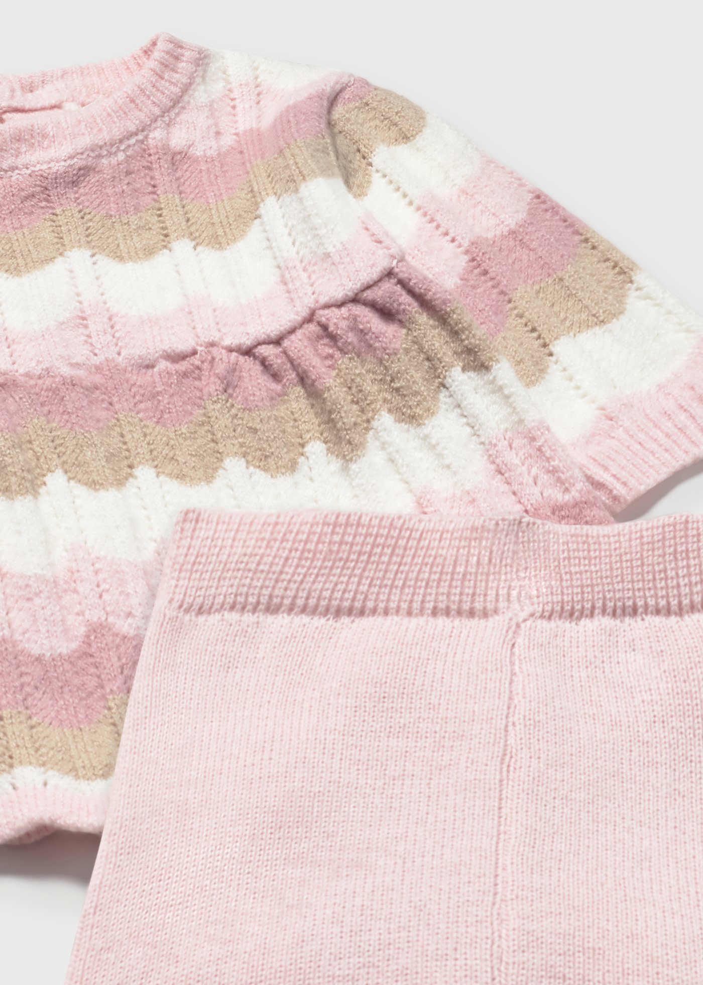 Conjunto pantalón y suéter estampado recién nacida