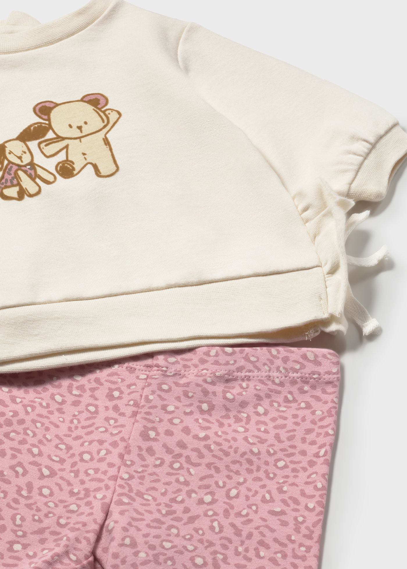 Комплект от 4 части за новородено момиче Комплект от 4 части за новородено момиче