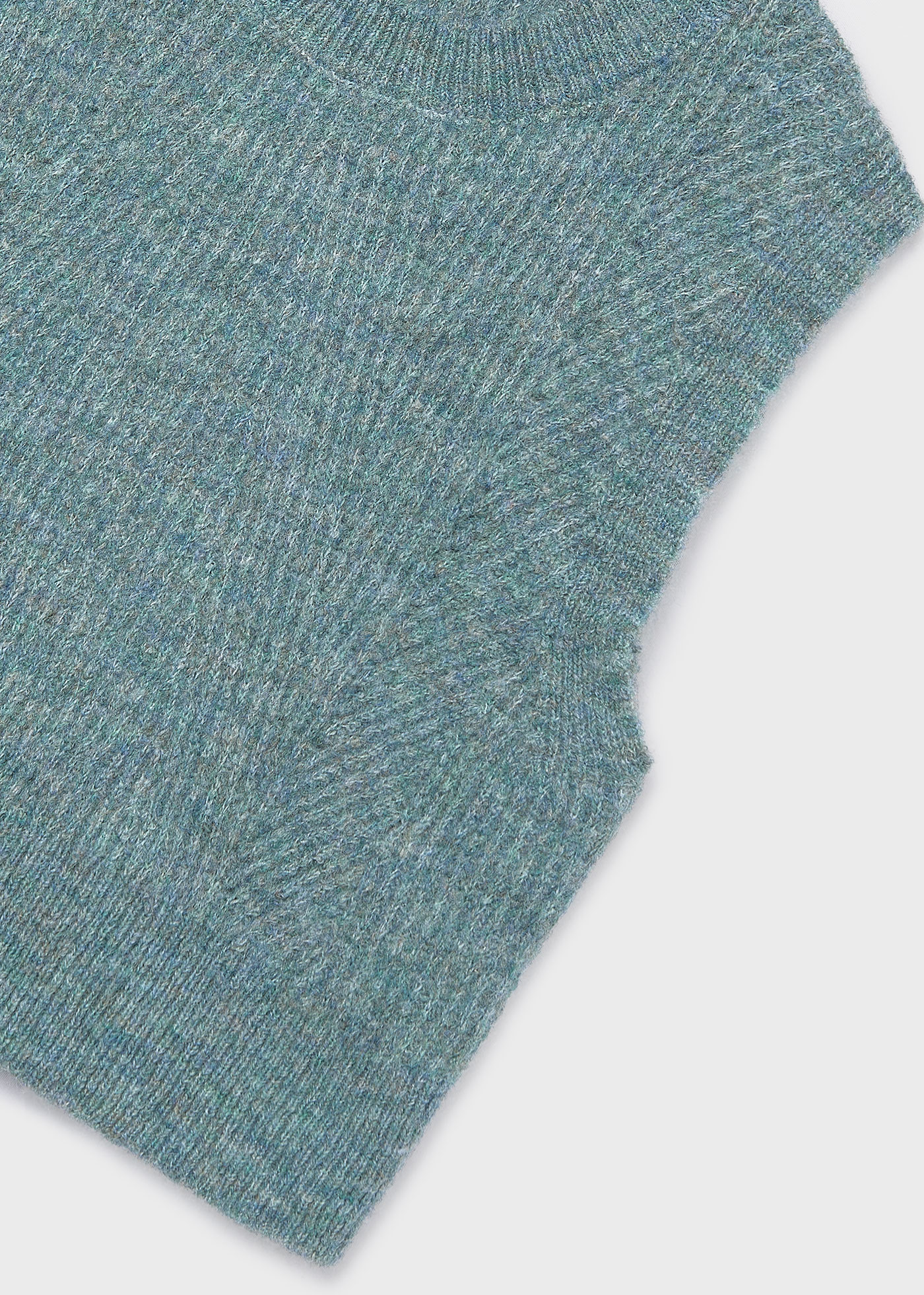 Chaleco tricot calados chica