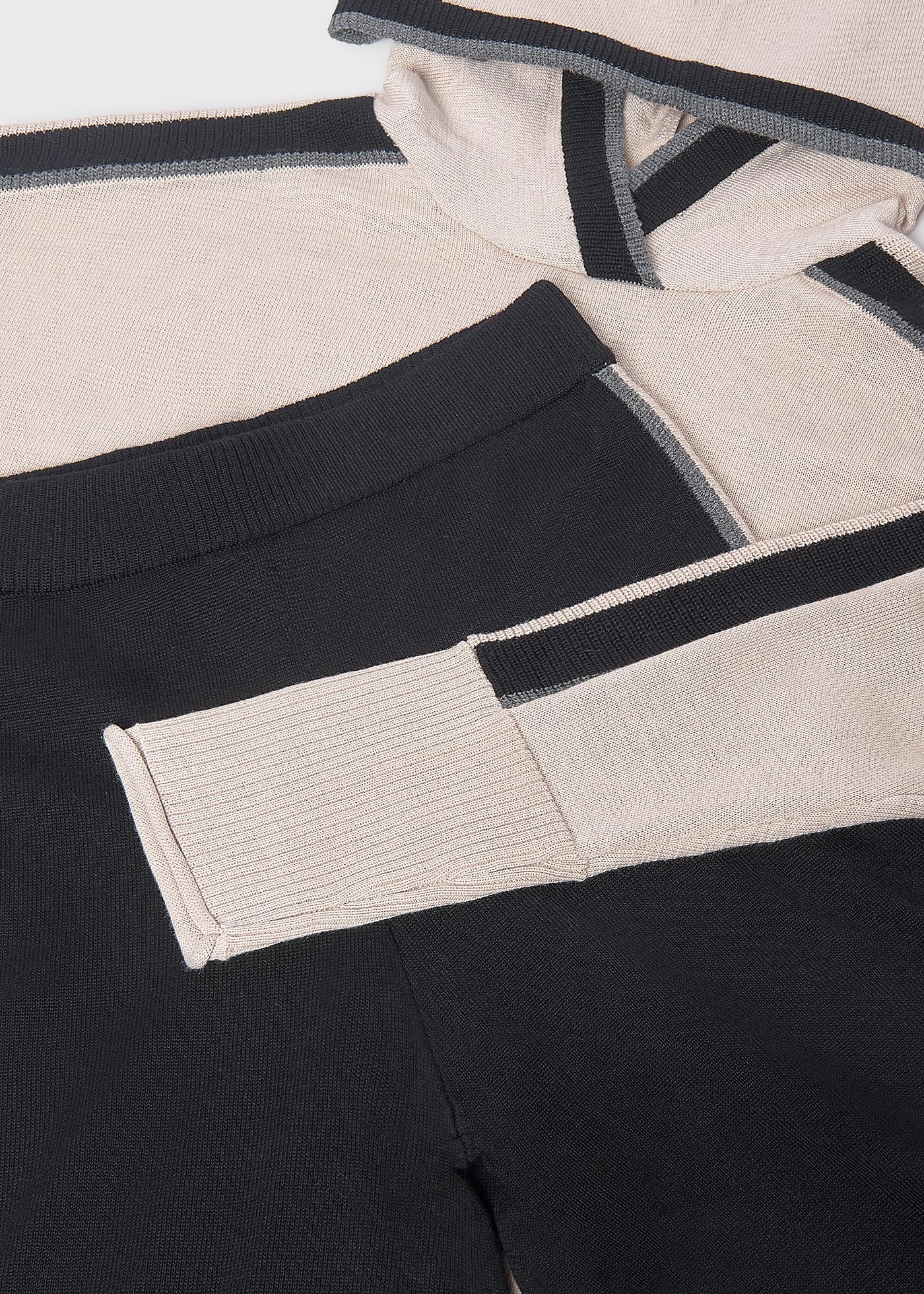 Комплект панталон и пуловер с качулка за момиче